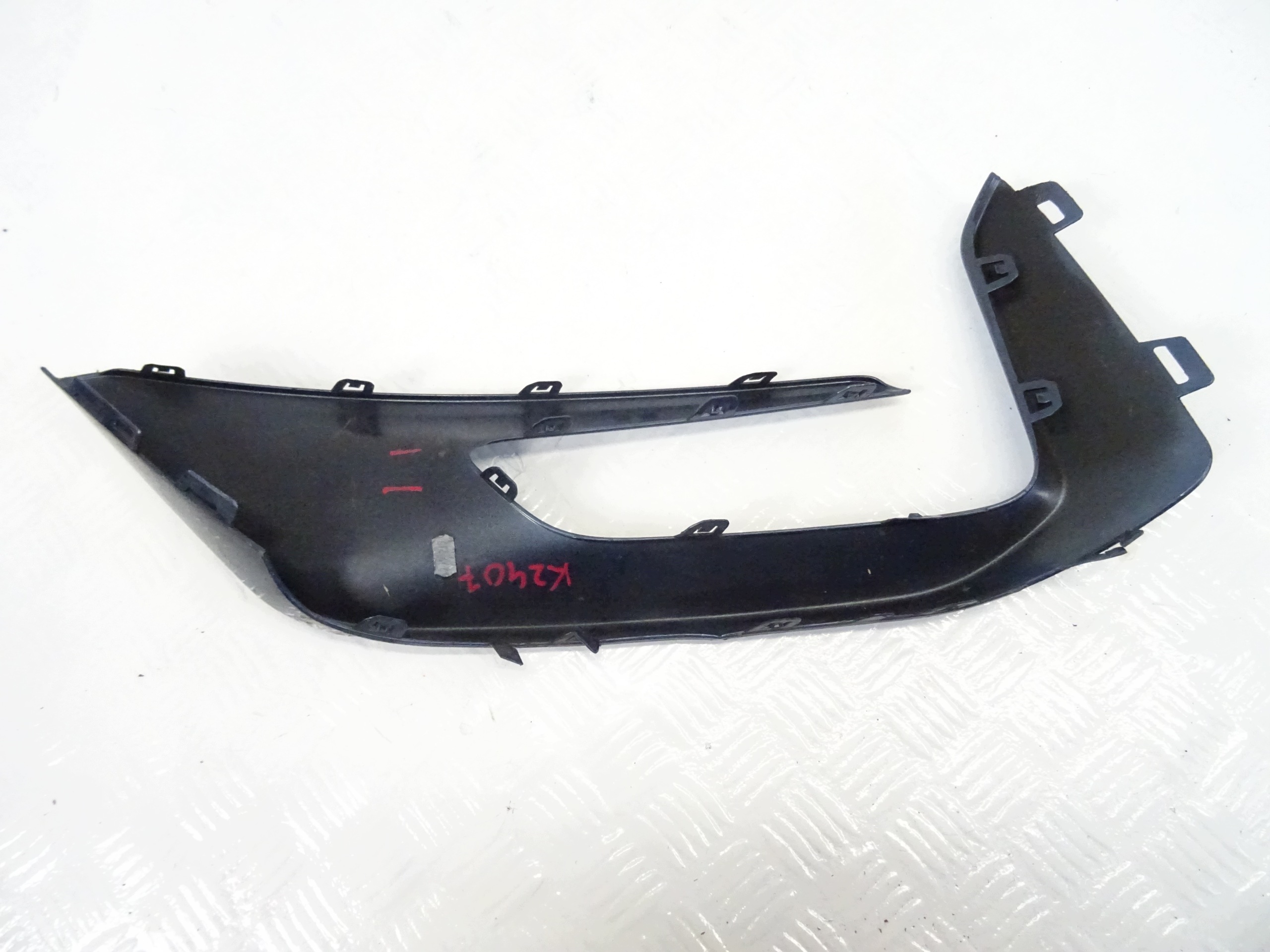 grid of a bumper front right FORD KUGA MK3 ST-LINE LV4B-17C754-S