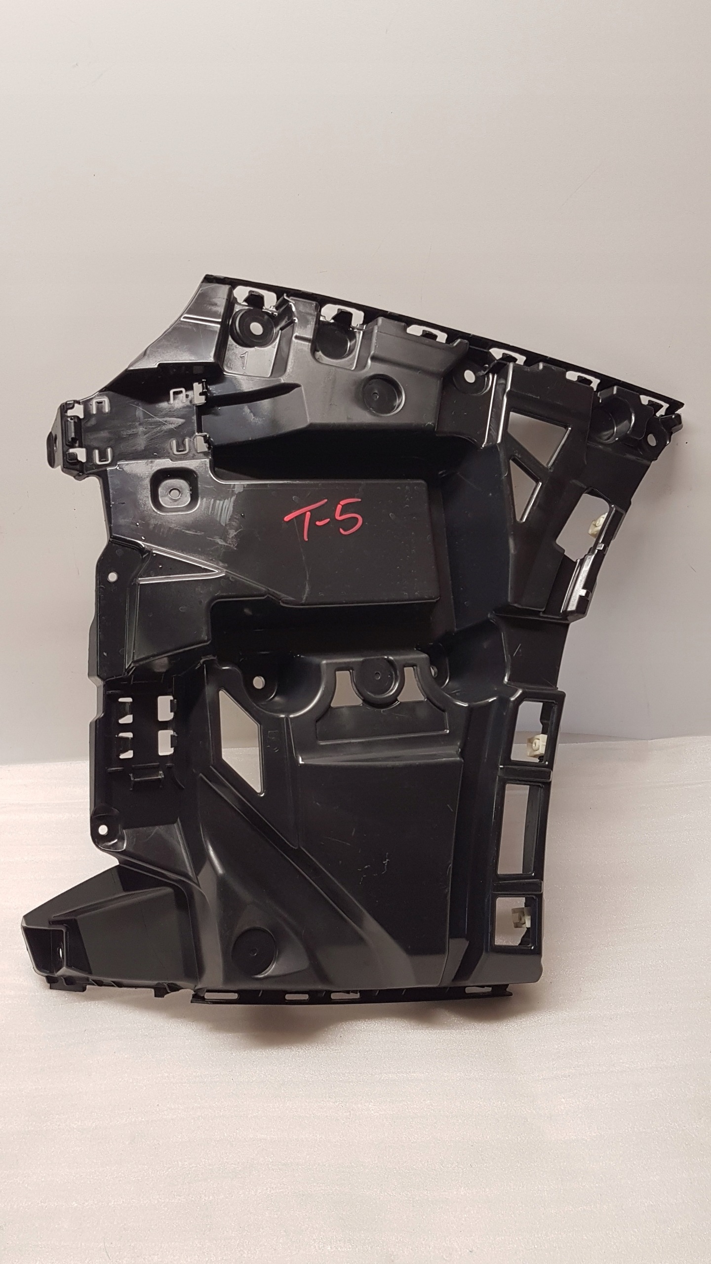 bumper bracket right rear part BMW iX i20 8737050