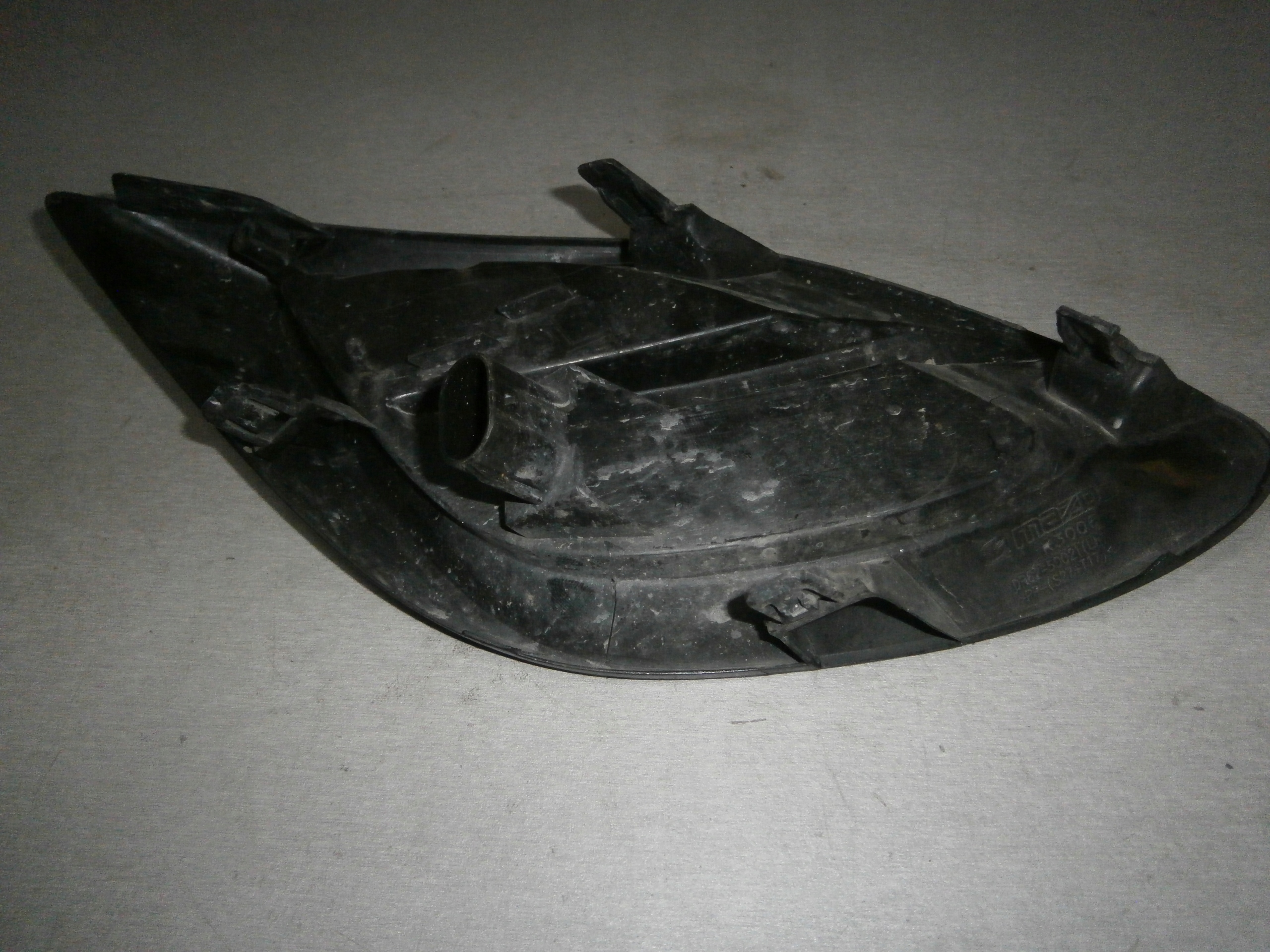 mazda oe DR62-50C21 решетка , бампер