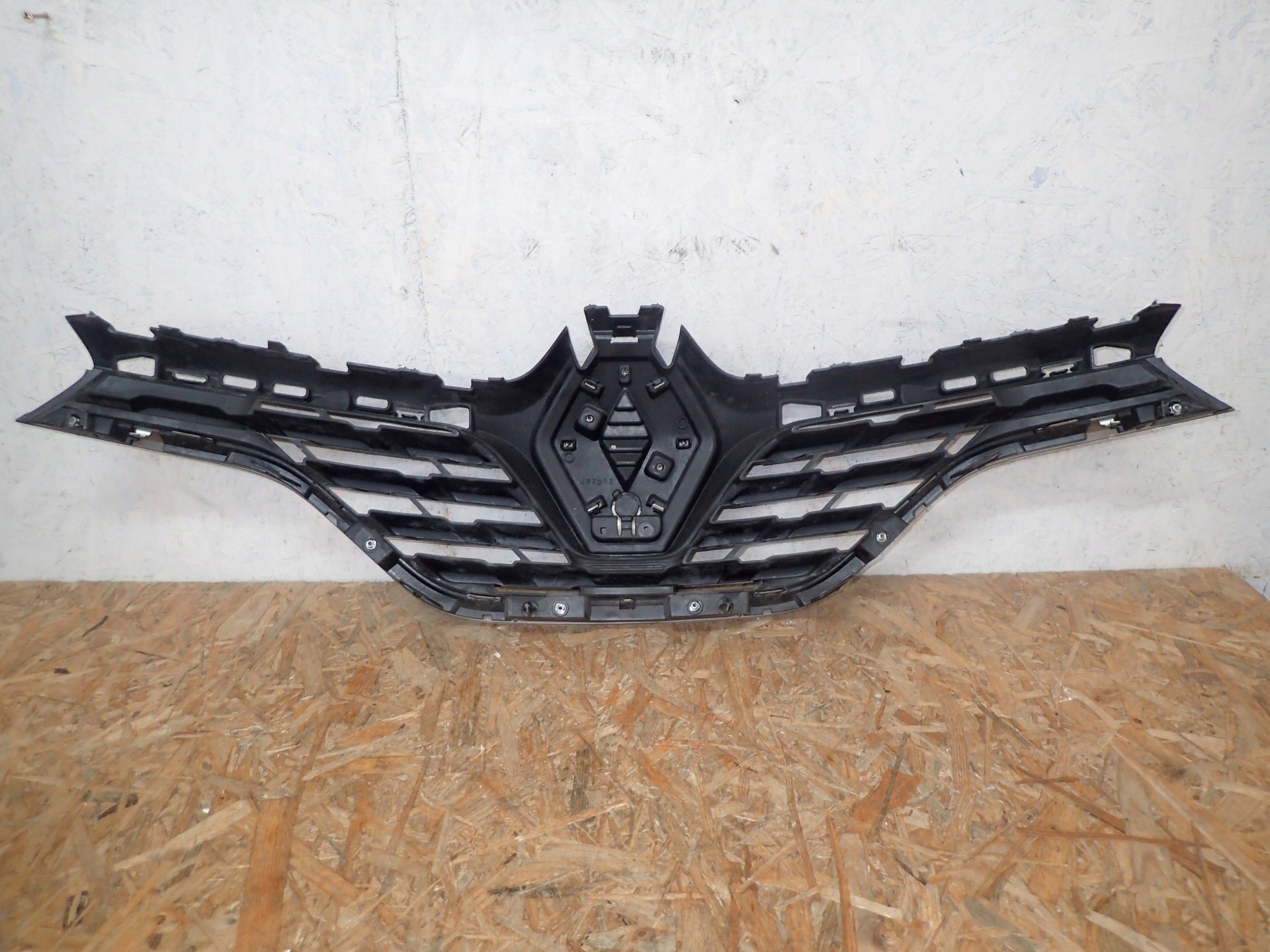 Grill RENAULT CAPTUR J5 LIFT 2017