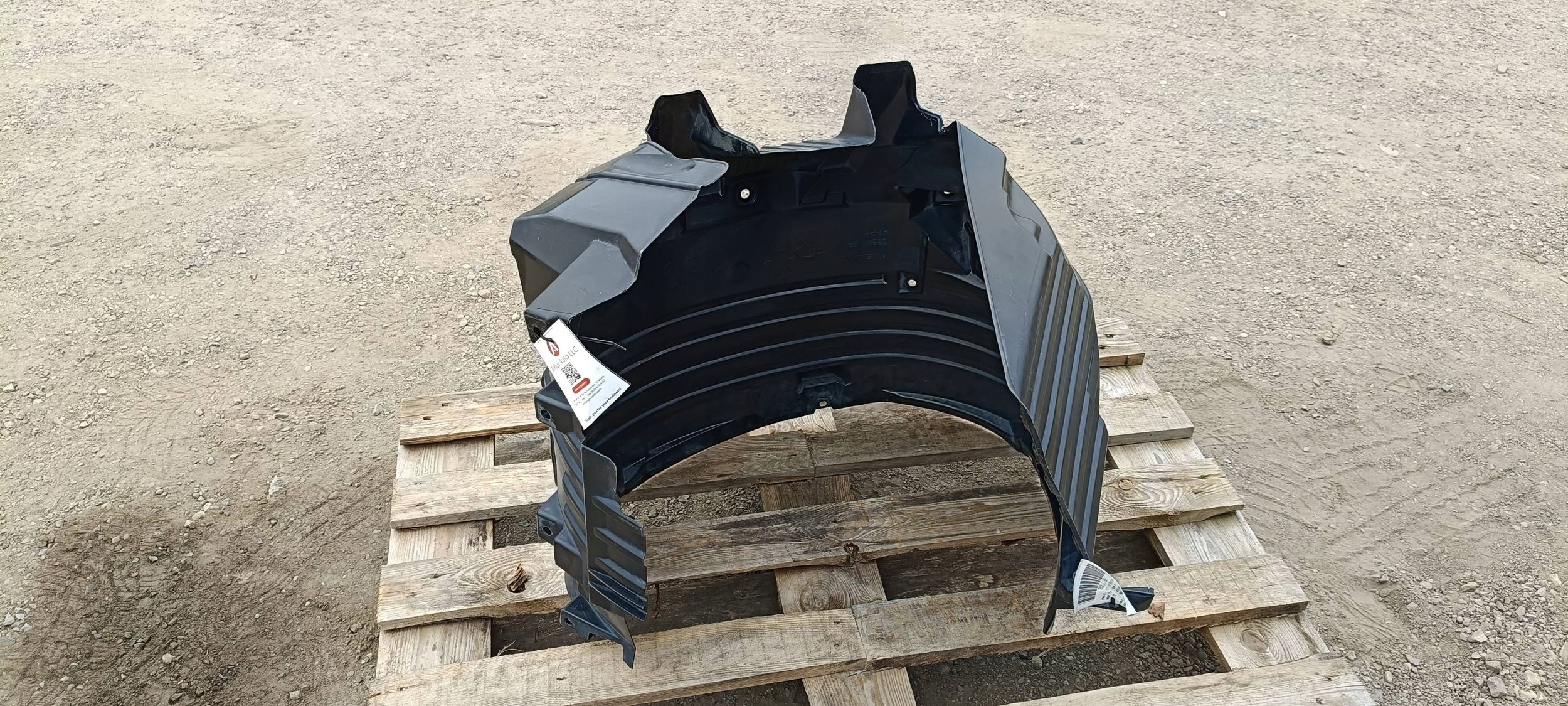 mudguard front front right Nissan Titan 2016-2022
