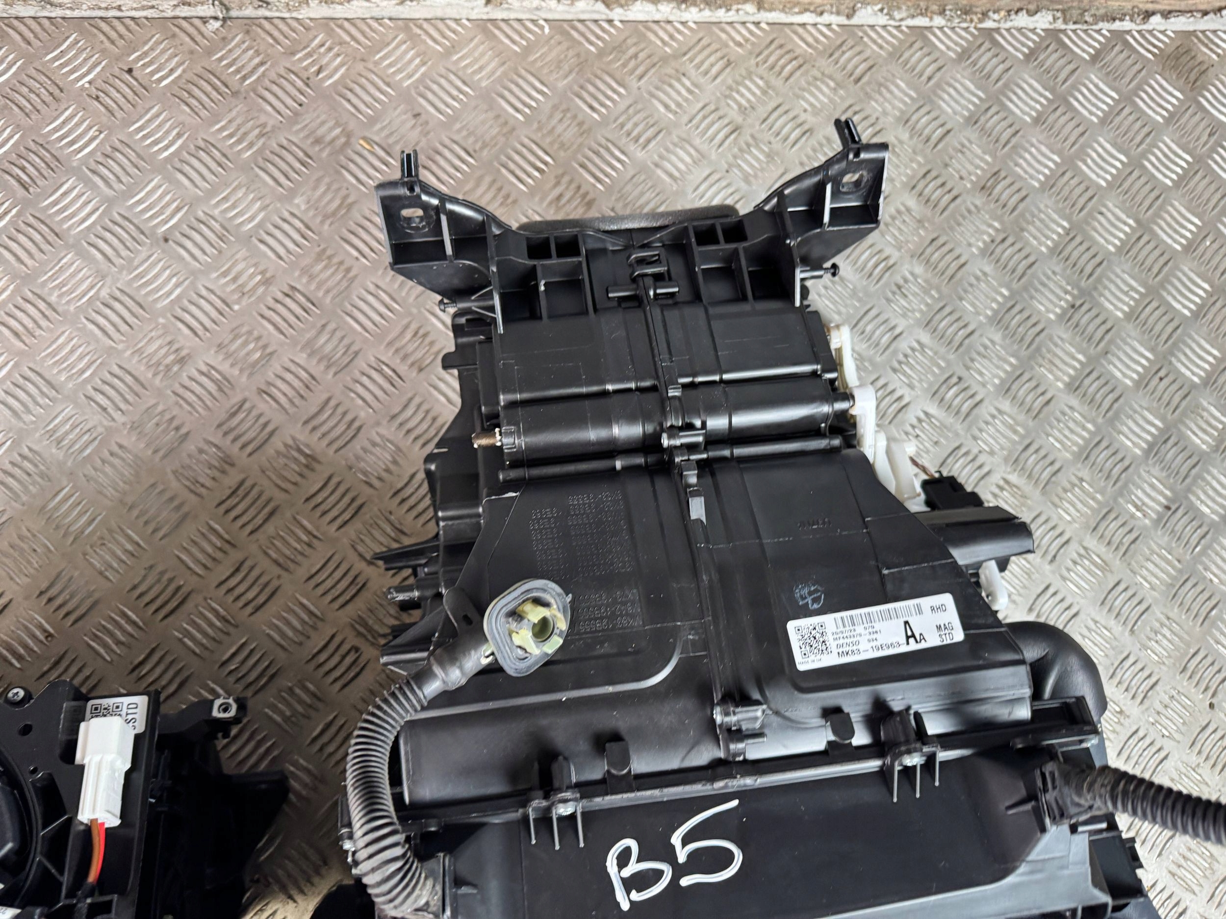 Группа нагреватель jaguar MK8319E963AA