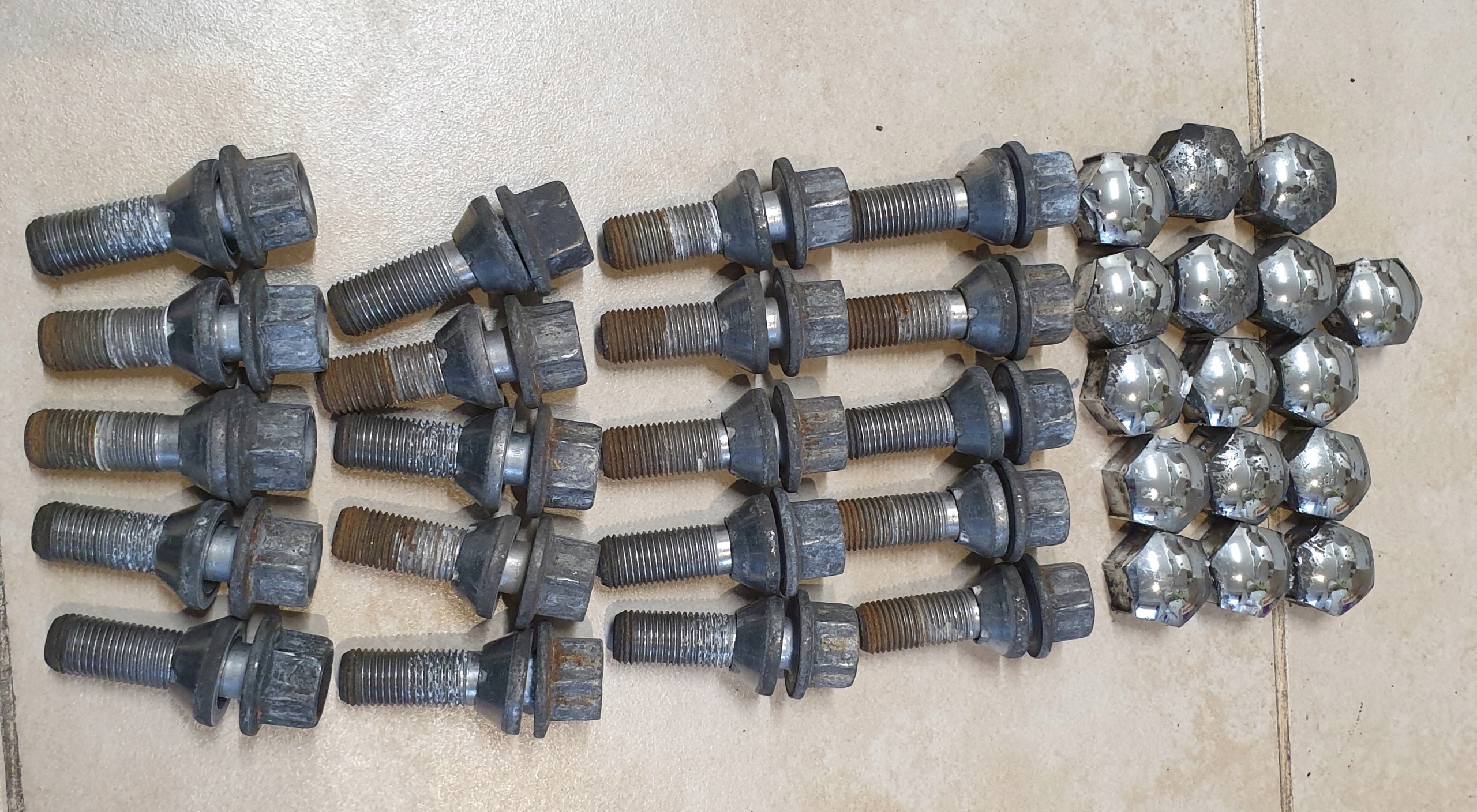 Колісні болти гвинтова накладка VOLVO XC90 II OE 20шт