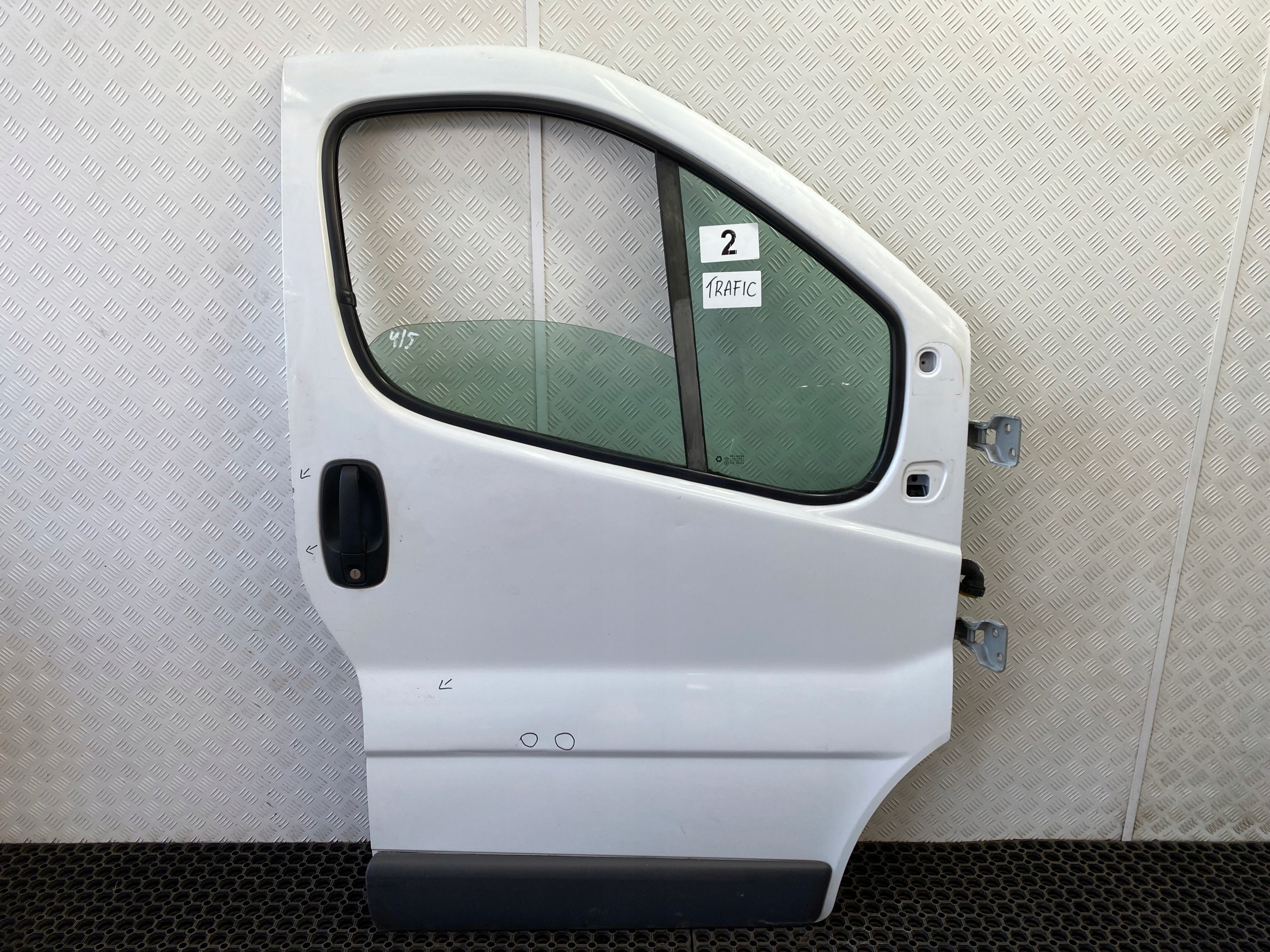 RENAULT TRAFIC VIVARO II 06-14 door front right front BIALE