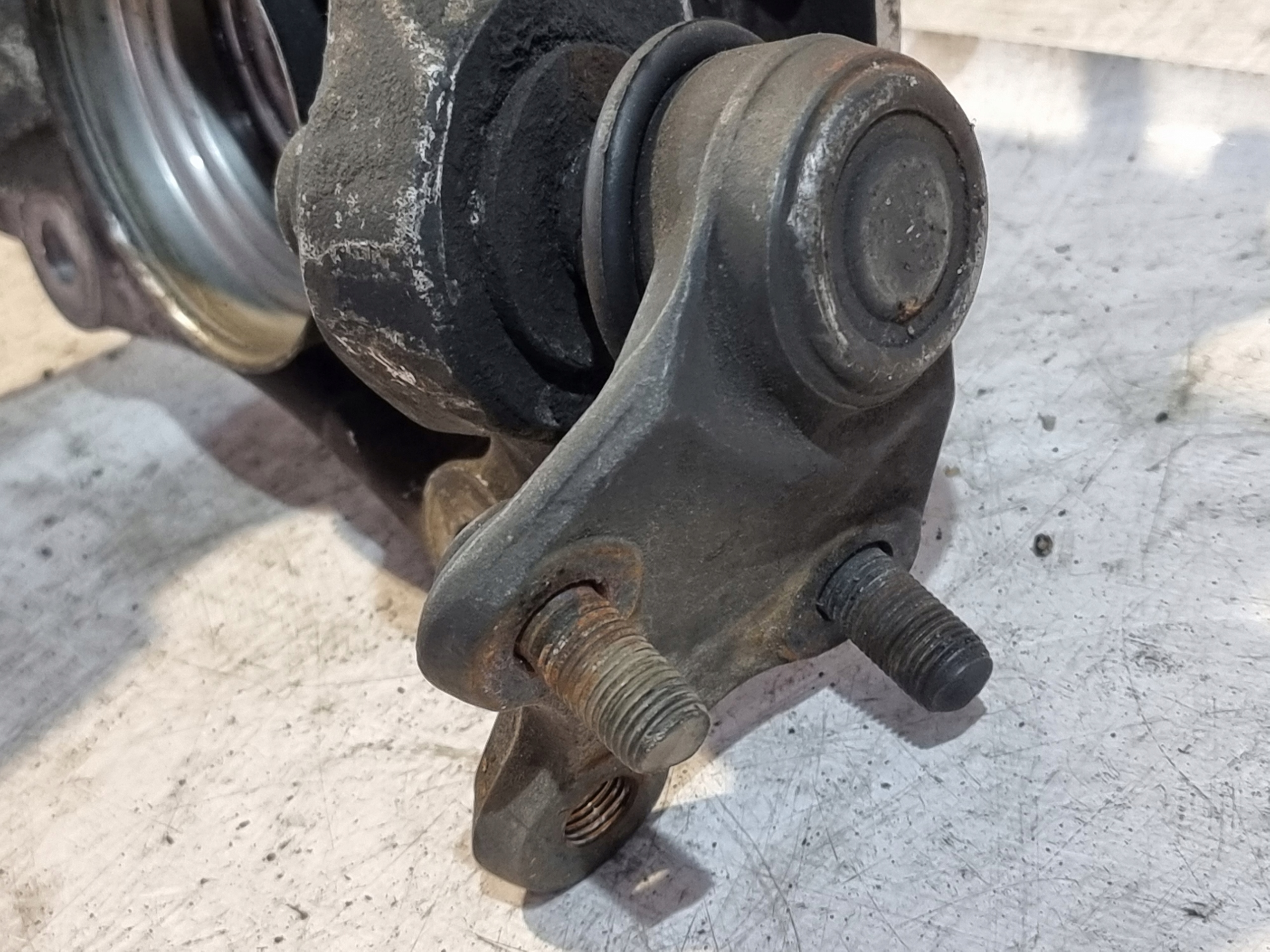 shock absorber McPherson swing right front TOYOTA PRIUS II 08r