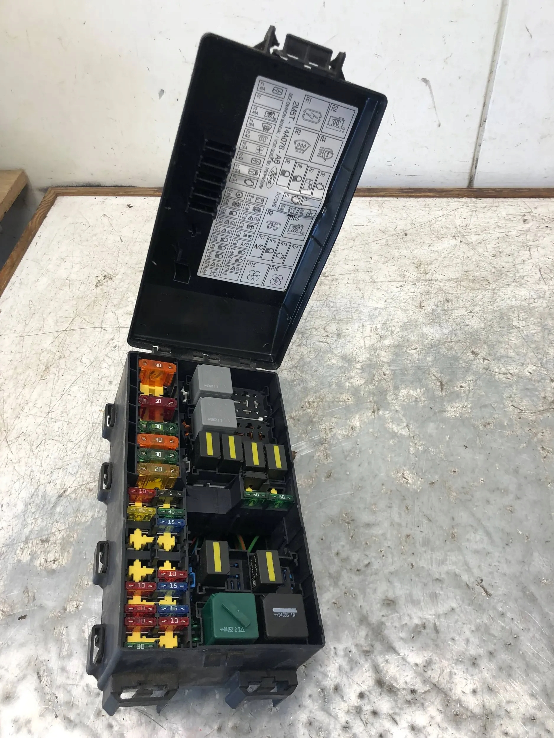 Module fusibles FORD FOCUS MK1 2M5T-14A067-BB
