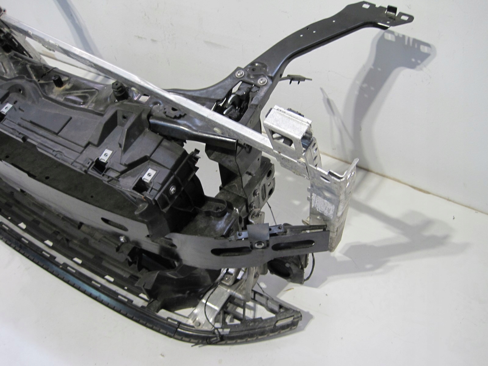 Pas przedni chłodnice MINI F56 ELEKTRYK Producent części Mini OE