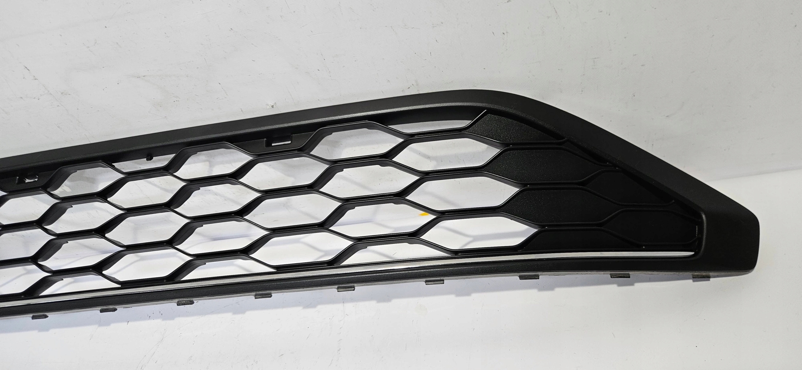 grid of a bumper front VW TAIGO 21- original 2G7853671B