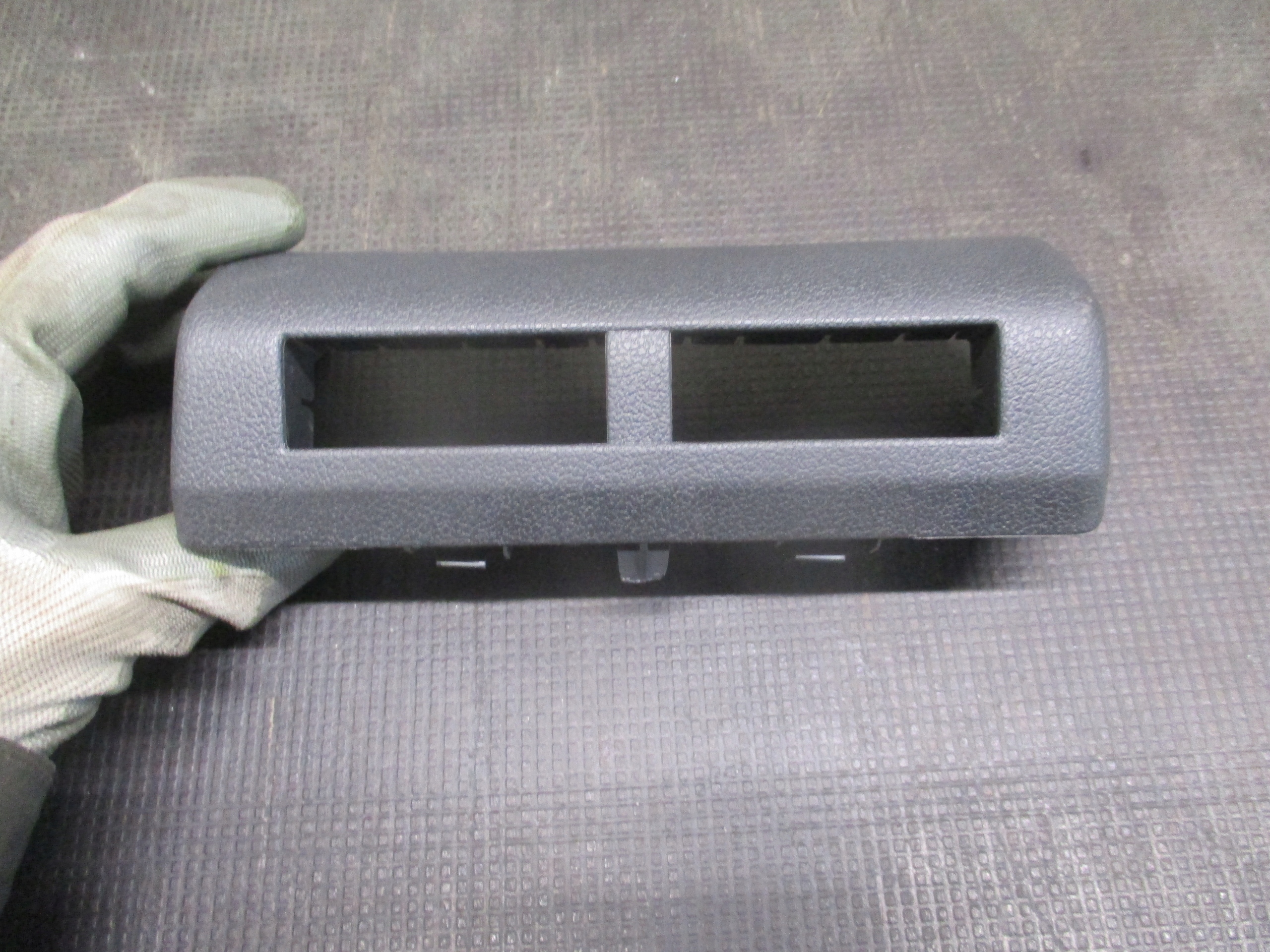 защита консоли peugeot 3008 и 1.6 d 09-13 r.