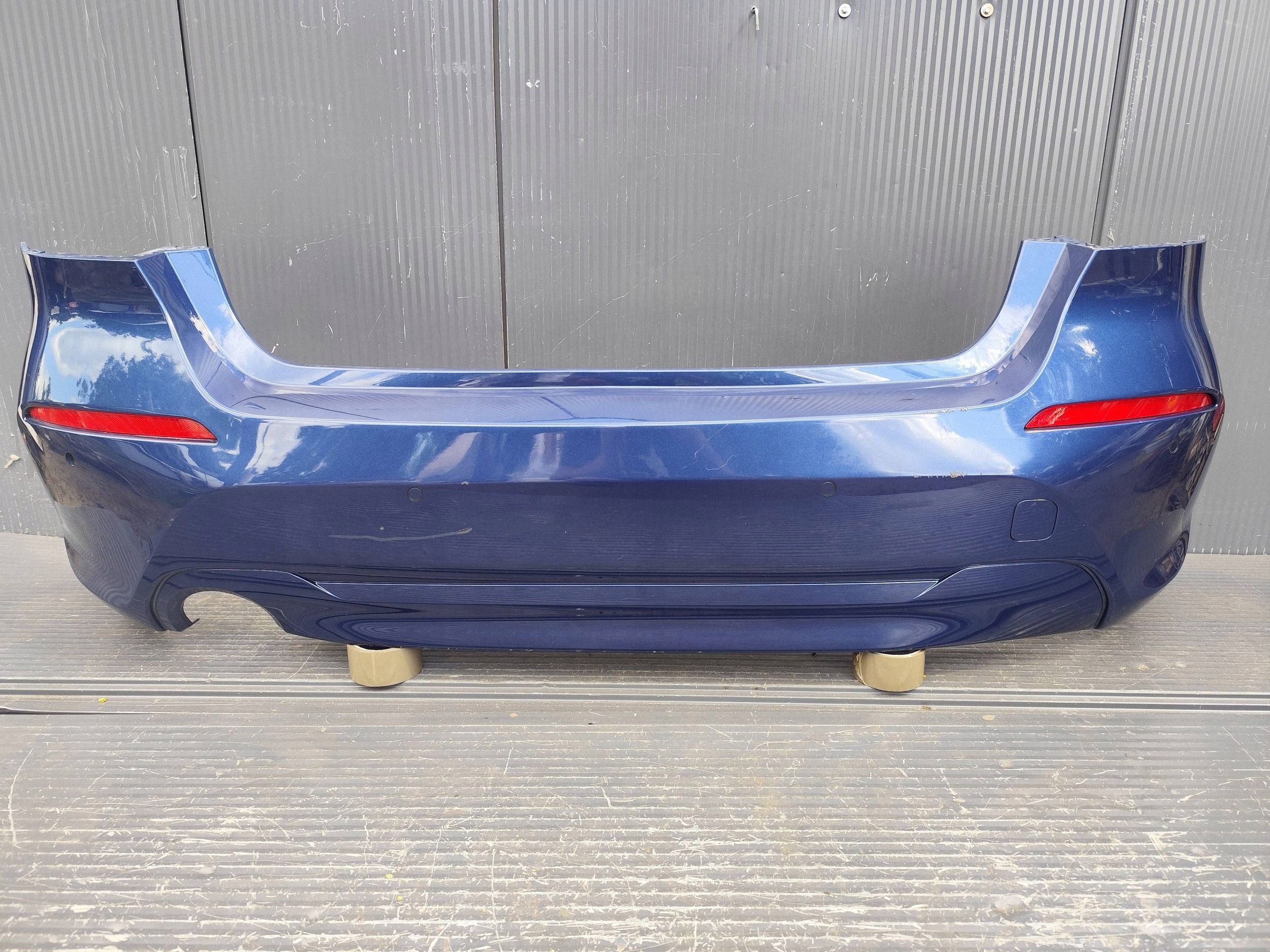 BMW 1 F40 bumper rear 4xPDC complete DEMONTAZ