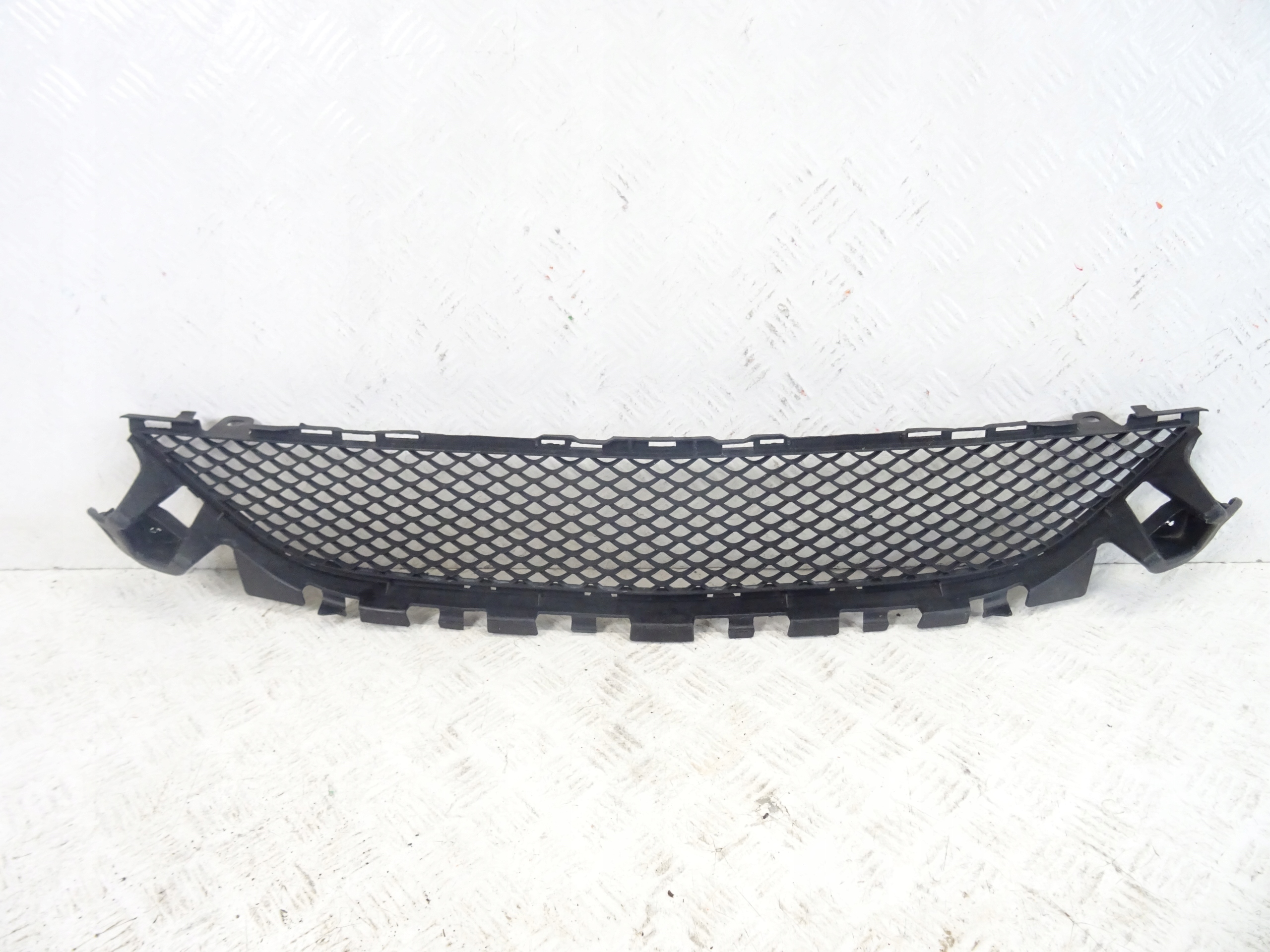 grid of a bumper front front central MERCEDES W205 A2058852123