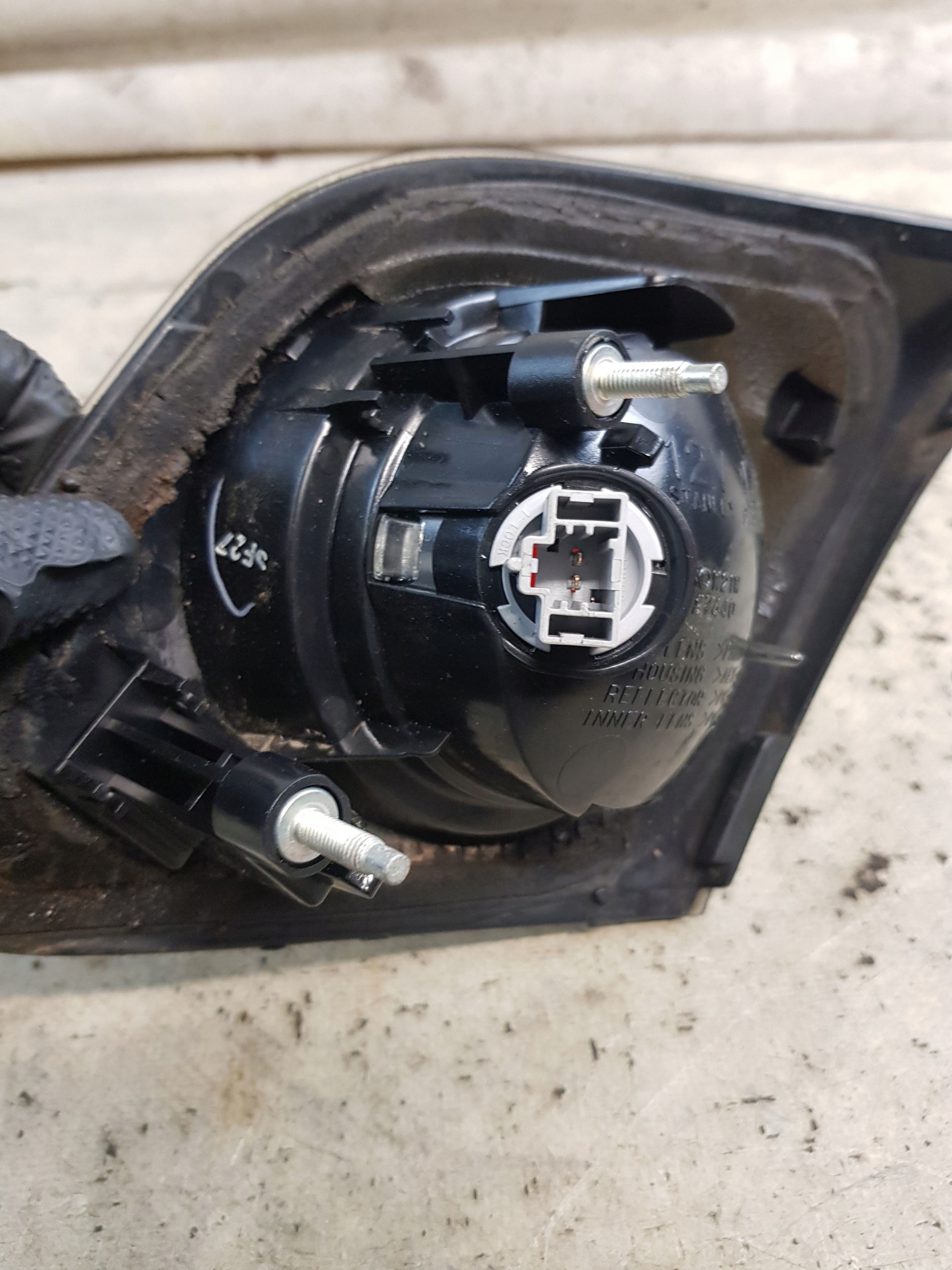 MAZDA 3 and BK HB light rear left to the bonnet P2913L