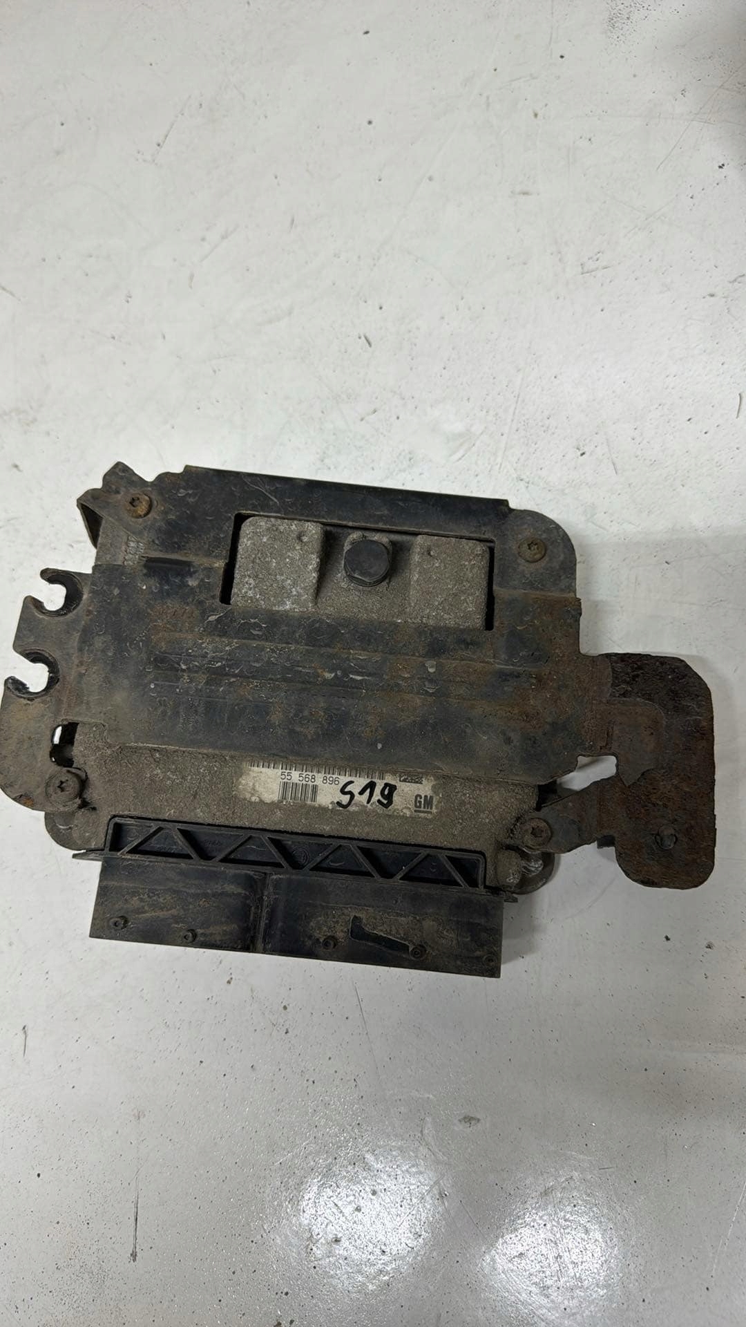 computer control unit of the engine SAAB 9-3 1.9TTID TTID 180KM 0281015212 55568896