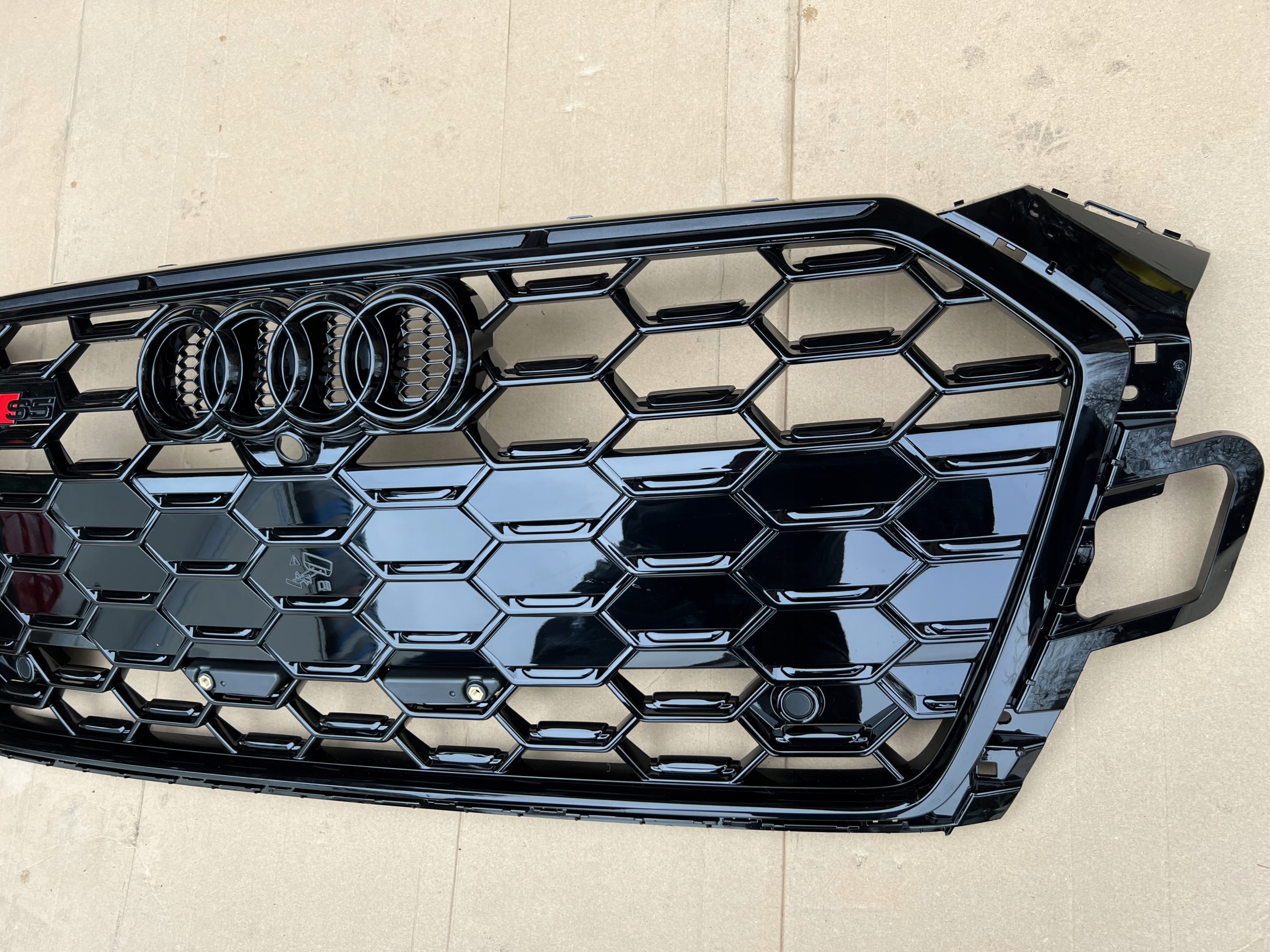 GRILL ATRAPA ZDERZAKA PRZÓD AUDI A5 S5 8W6 Typ samochodu Samochody osobowe