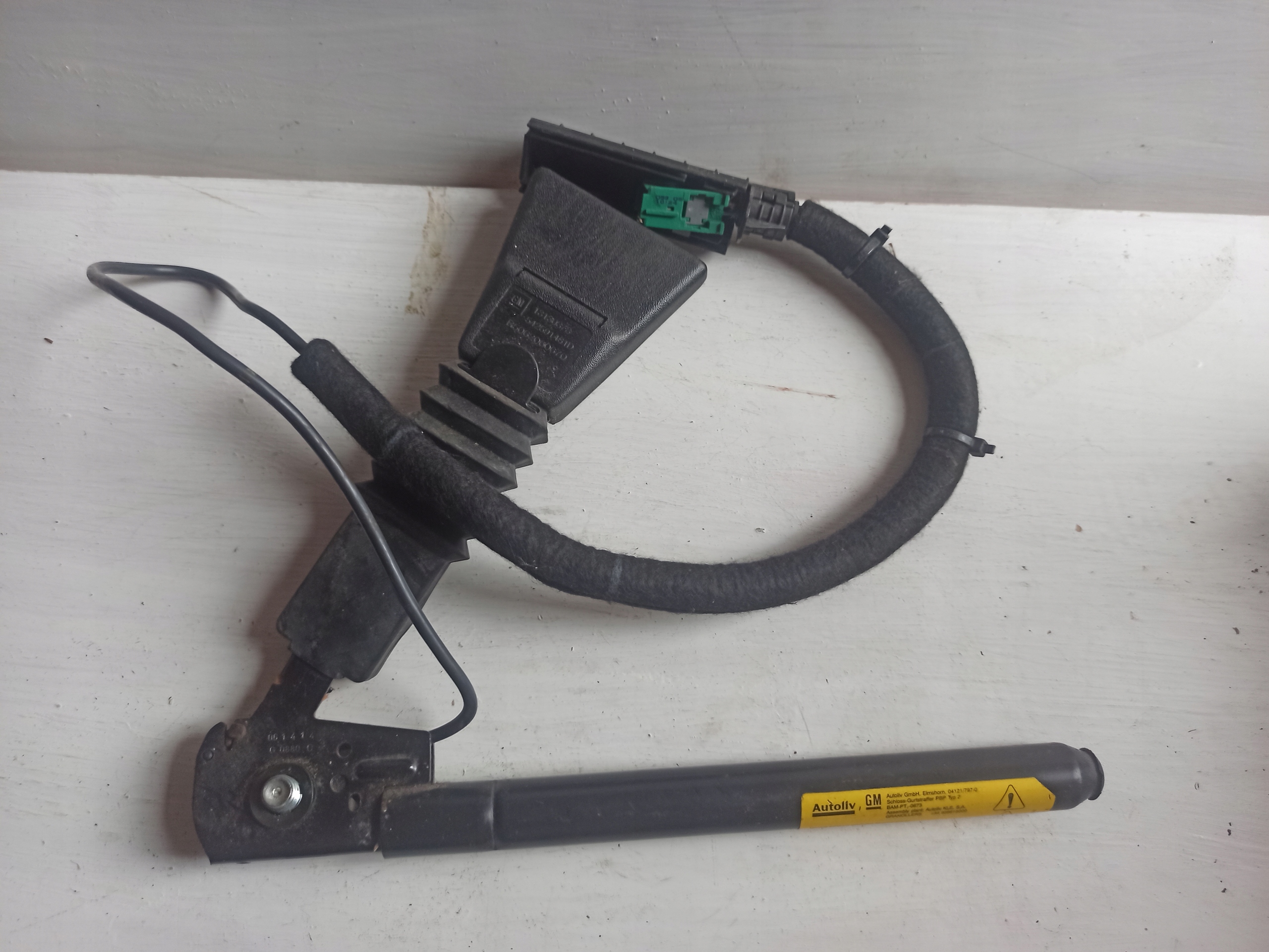 OPEL 24404441 ASTRA G Zapiecie pasow di sicurezza