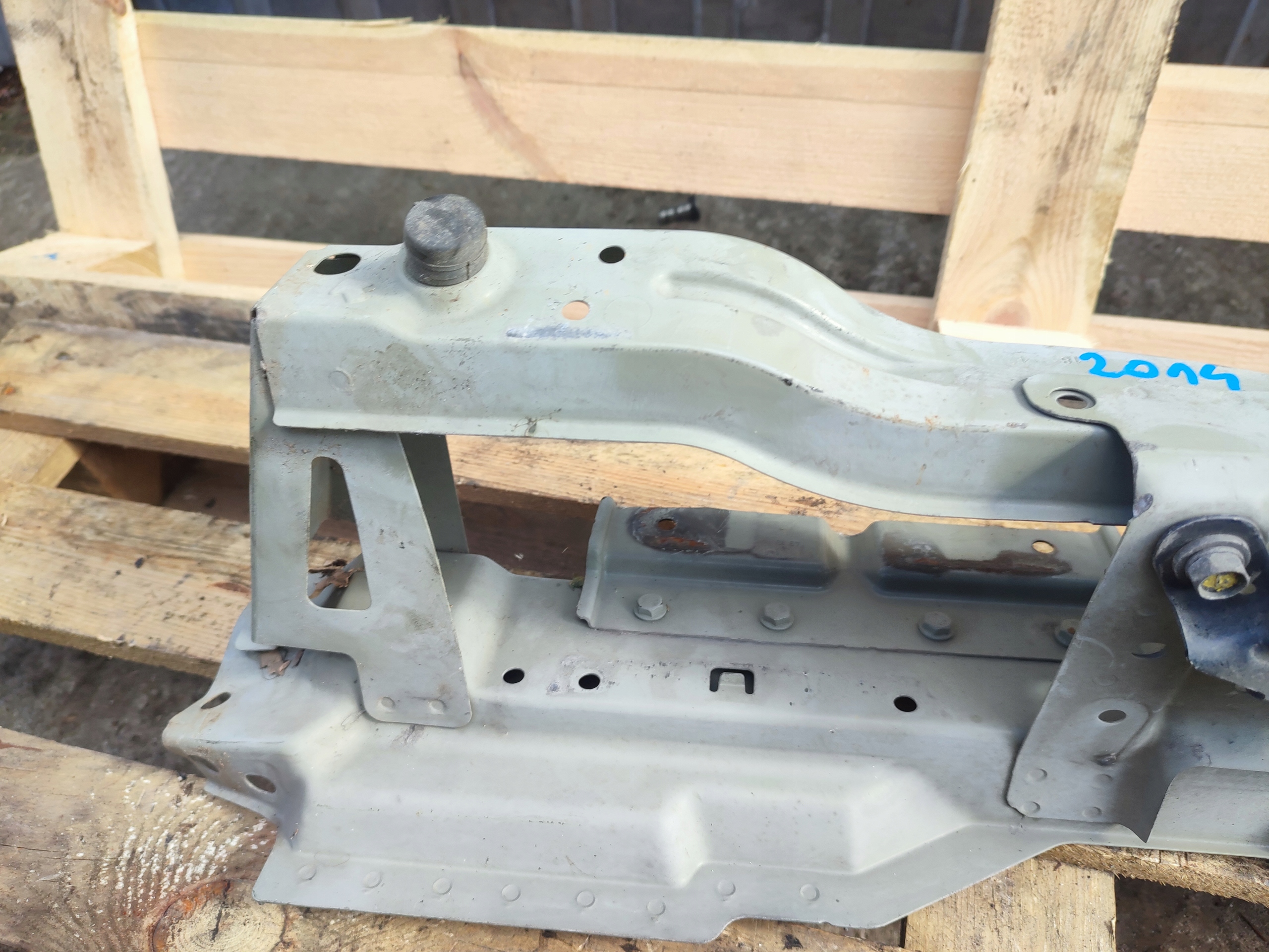 support panel for radiators upper pillar NISSAN NV200