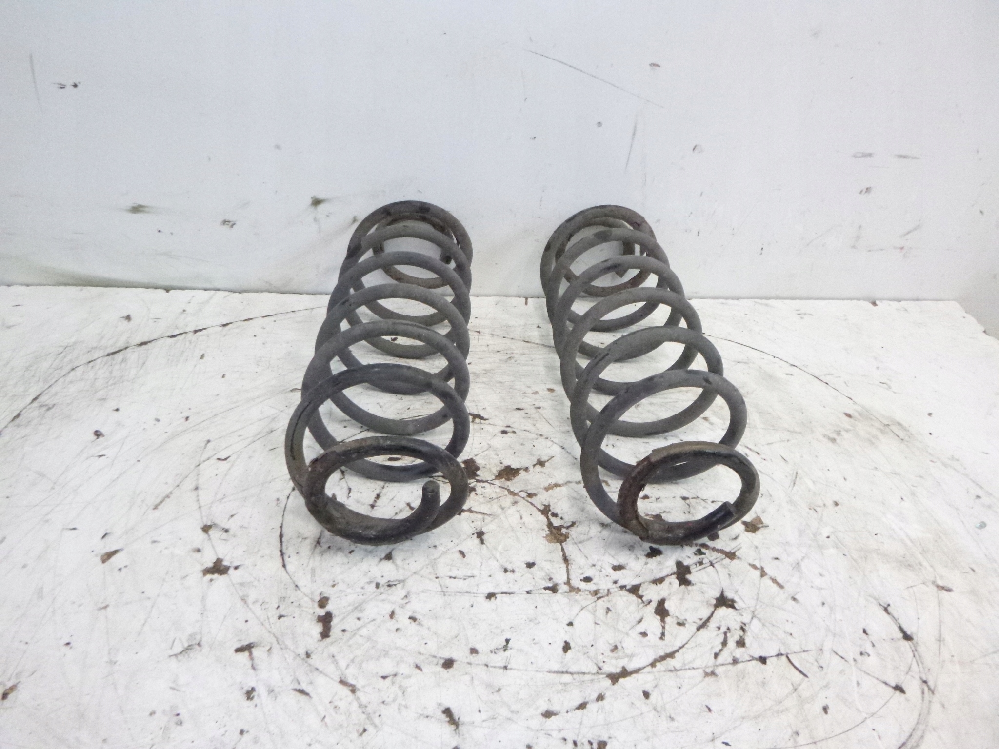 MOLLE POSTERIORE KPL. MAZDA II 2 DY 1.25 02-07R.