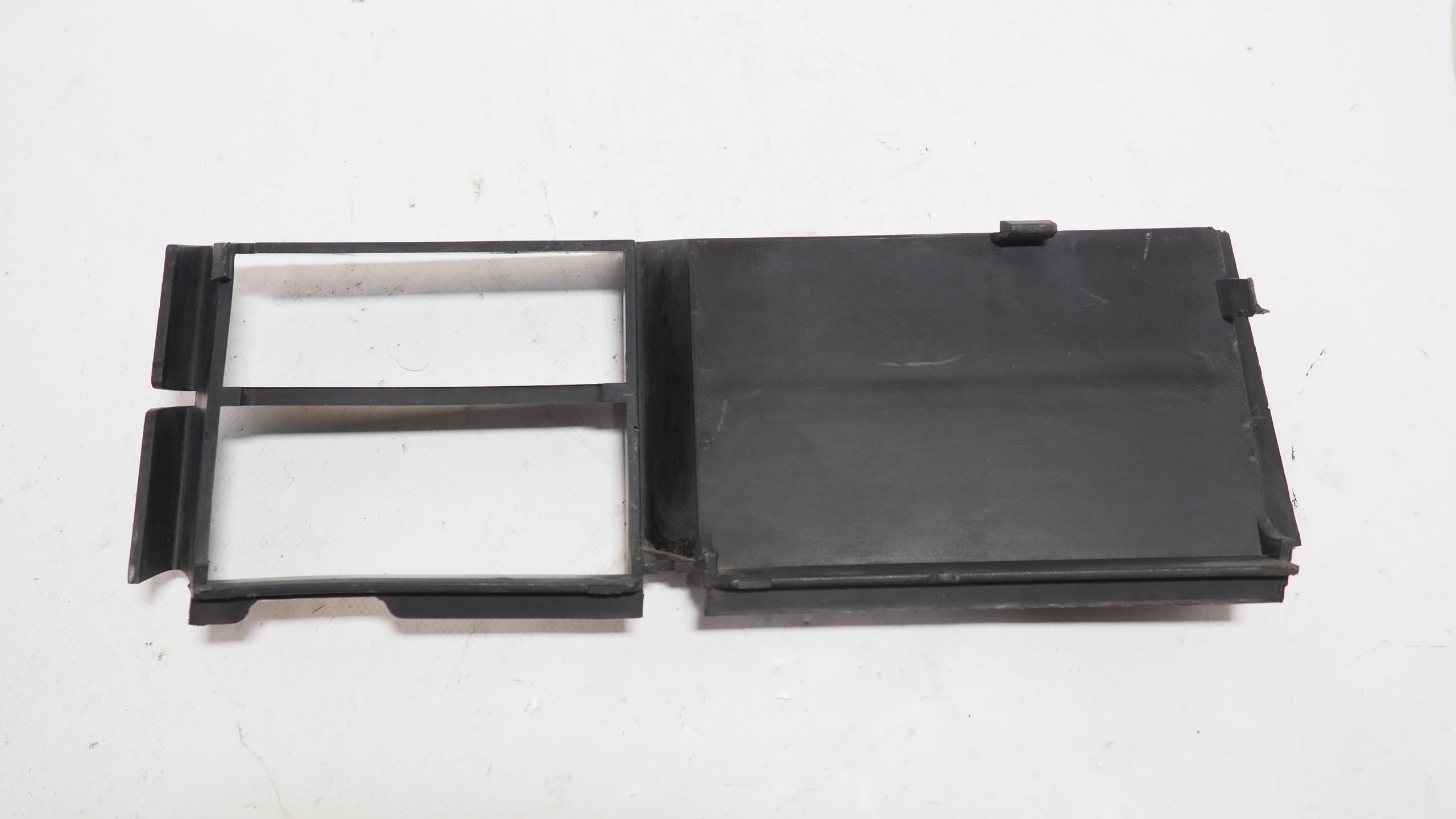 BMW 5 E39 grid of a bumper right front 8235640