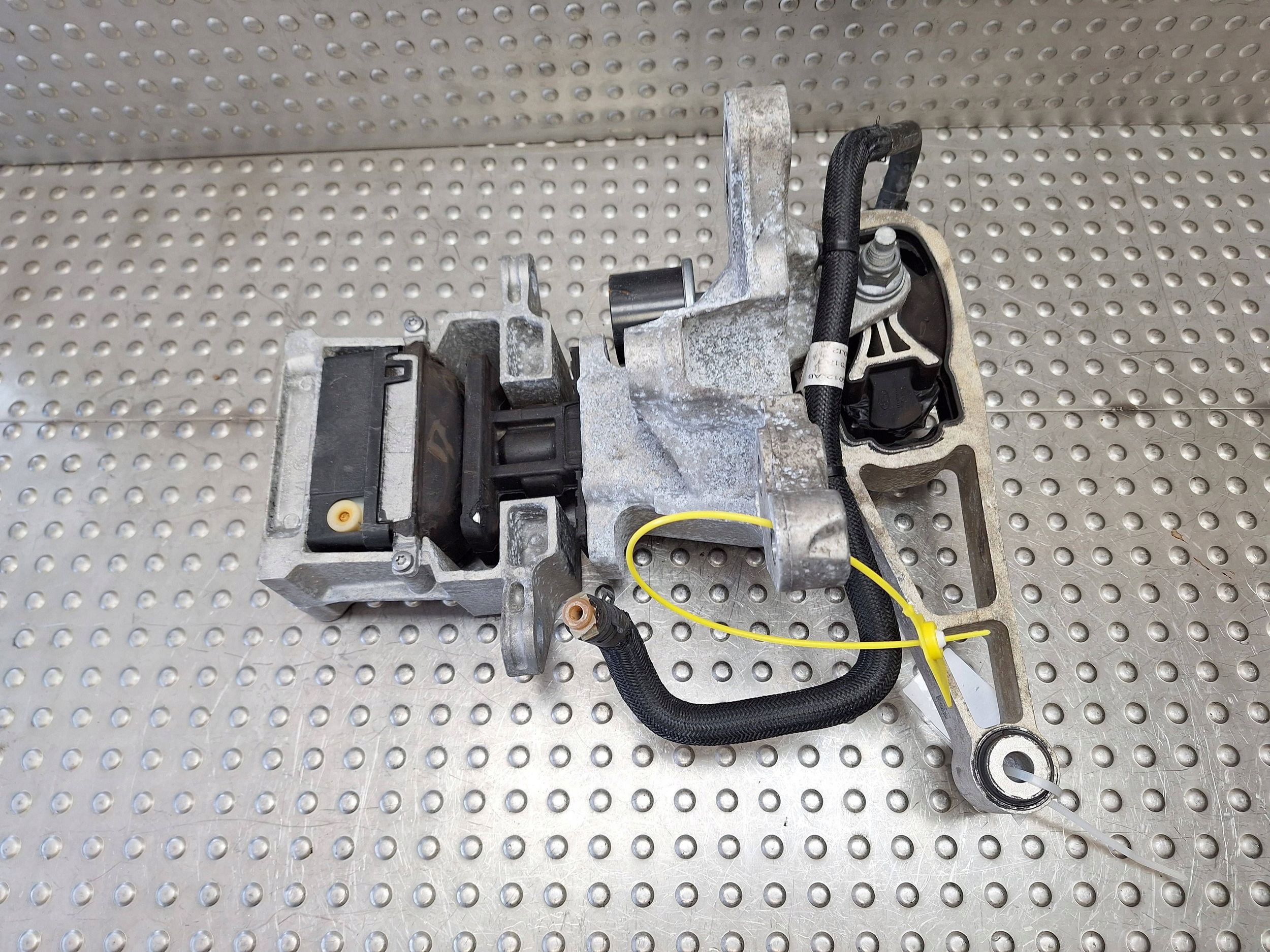 holder engine mount K8D2-6P096-AA K8D2-6P082-AB LAND ROVER EVOQUE II