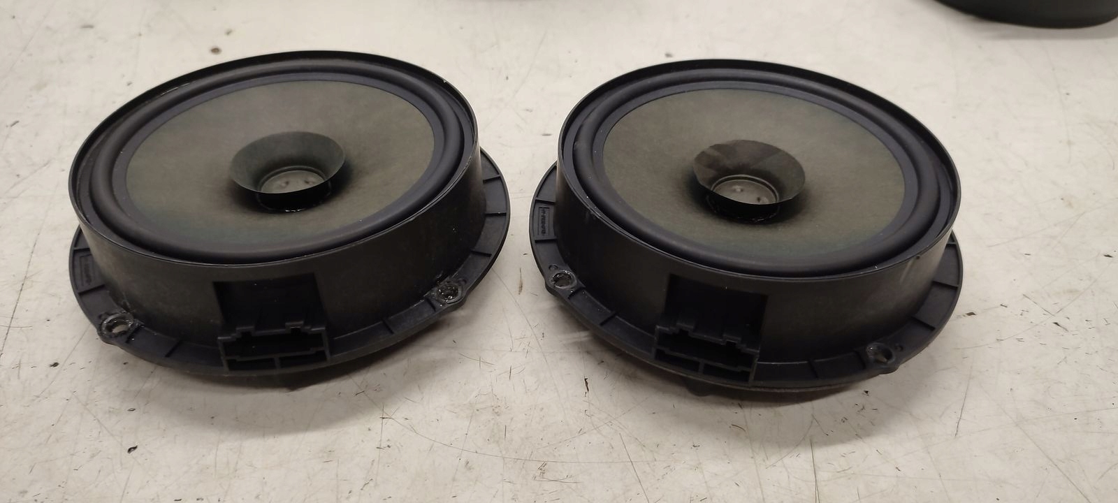 speaker speakers rear part rear Seat Mii