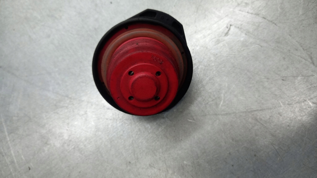 KOREK WLEWU PALIWA VOLVO S60 Numer katalogowy części 01