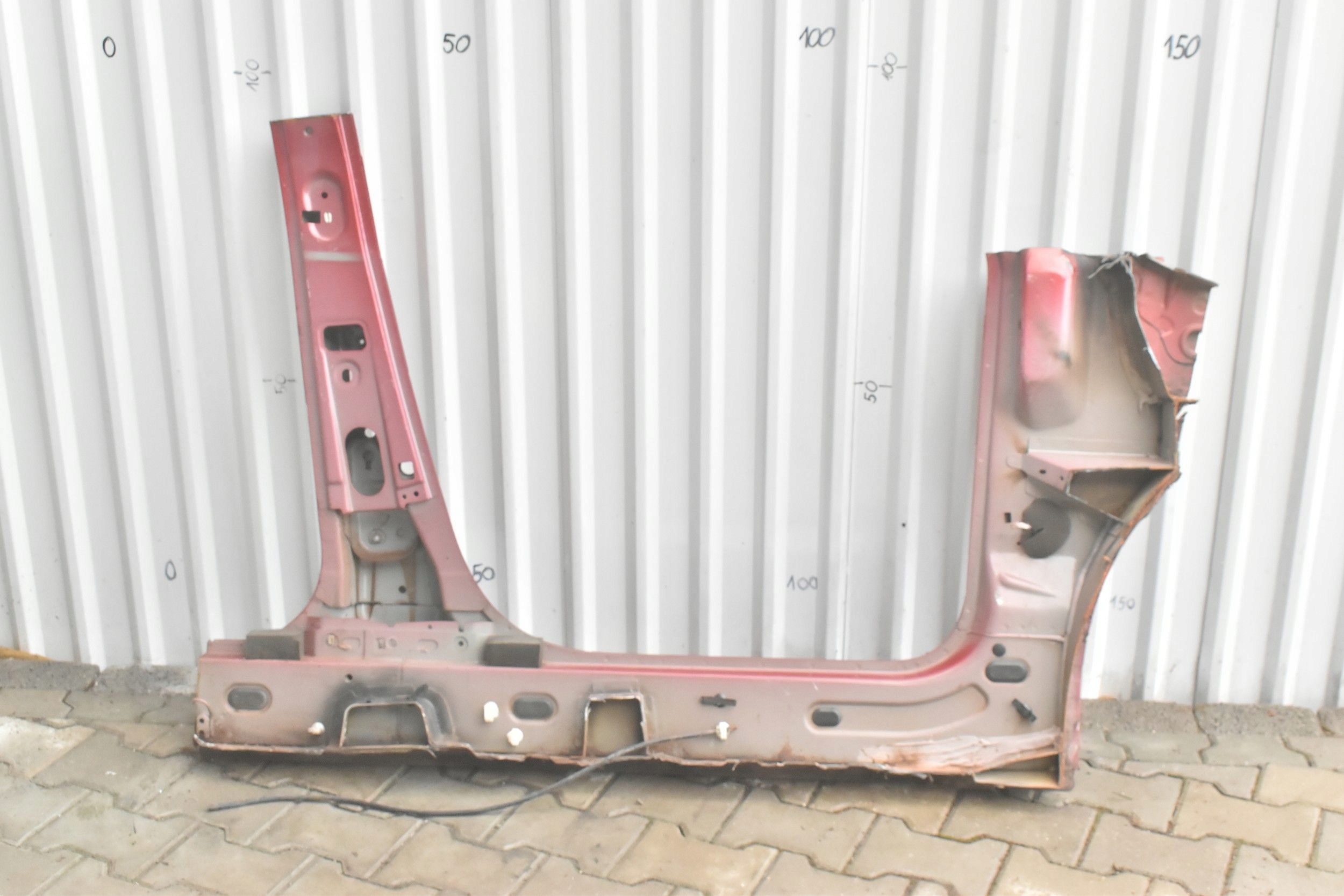 PRÓG LEWY PRZÓD SŁUPEK ŚRODKOWY DACIA LOGAN II SANDERO II 12-20 Kolor czerwony