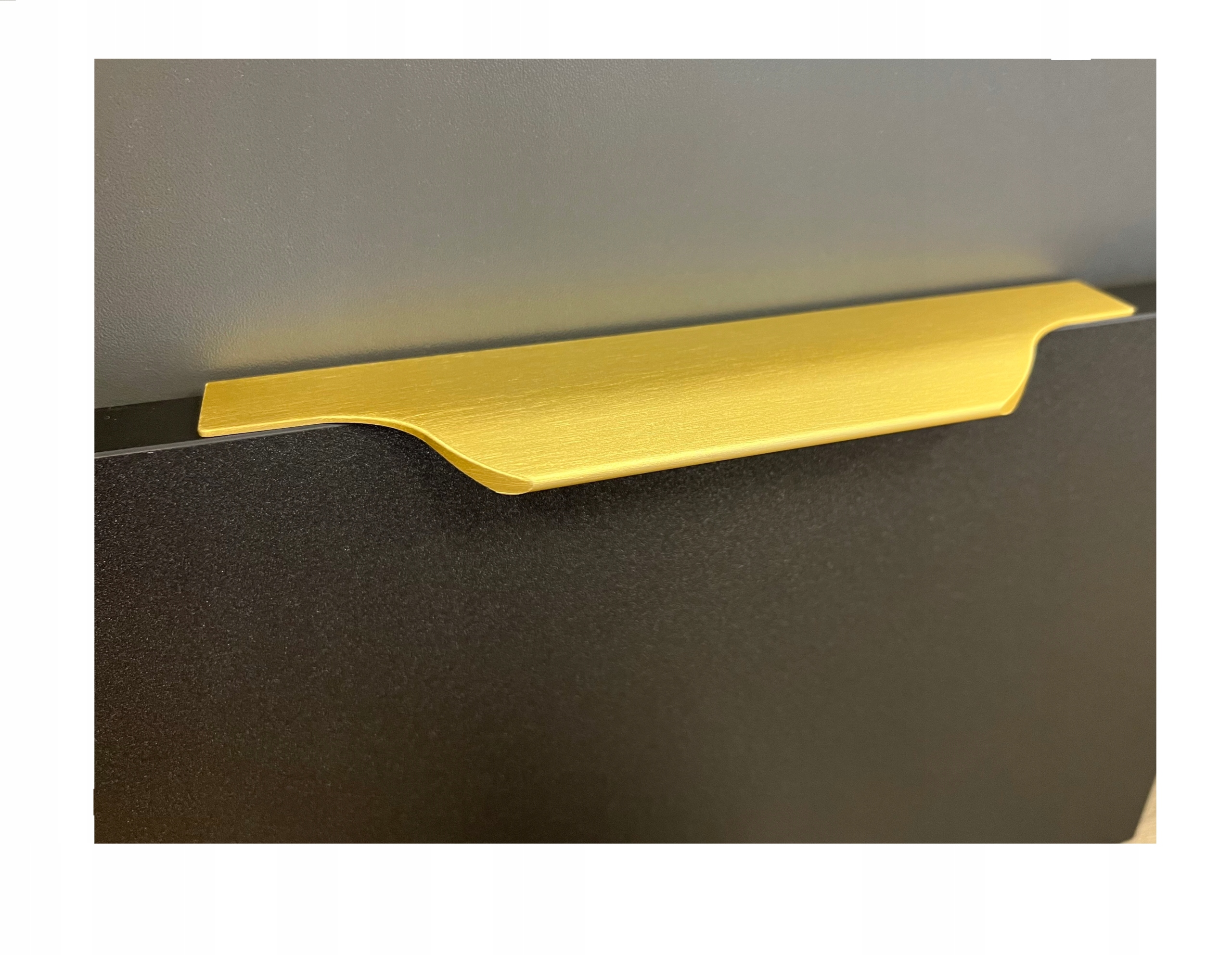 Nábytková úchytka Carlo zlatý L-996 mm