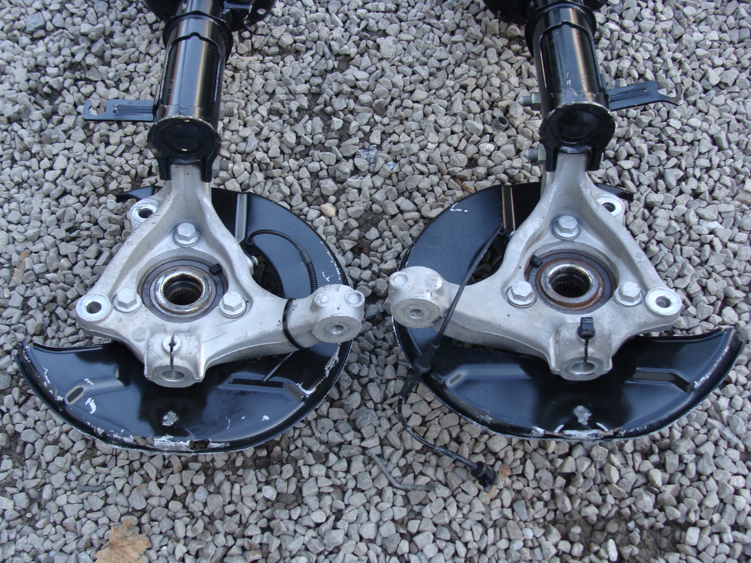 AMORTYZATOR ZWROTNICA PRAWA OPEL INSIGNIA 2.0 CDTI Rodzaj zawieszenia standardowe