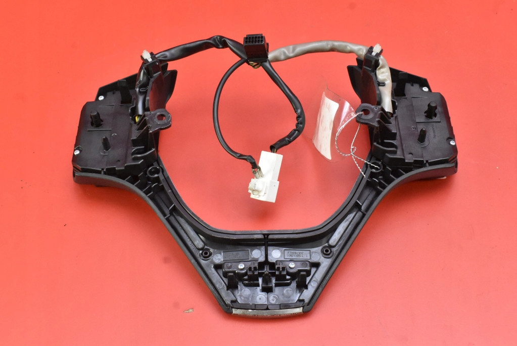 Commandes Volant MULTIFUNKCJA F70CS1321 TOYOTA AURIS 2 II 12-15