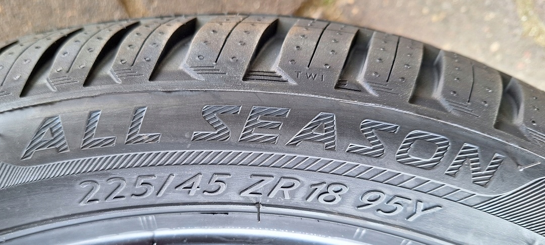 225/45 R18 NOWE opony wielosezonowe grupa Michelin Marka Riken