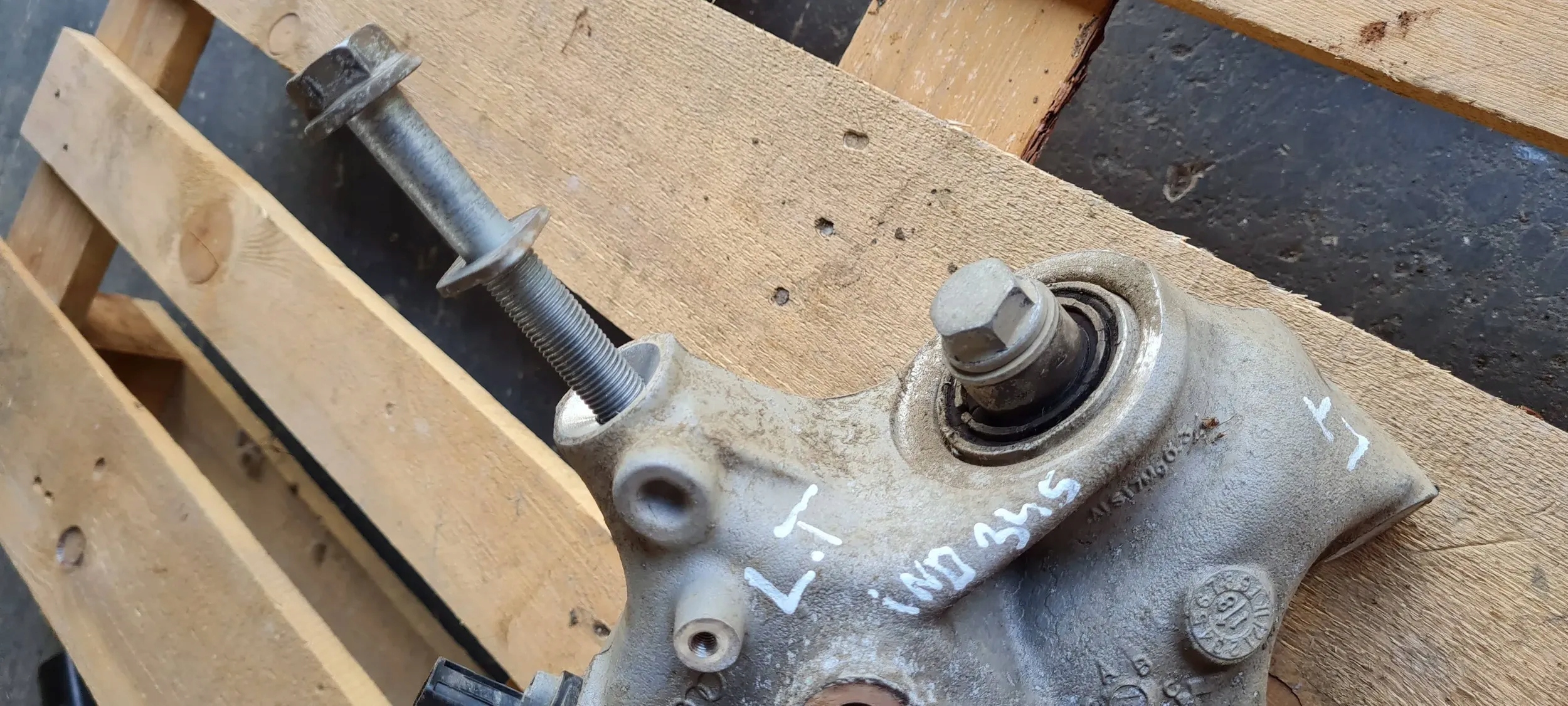 SQ5 Q5 80A swing left left rear part 80A505459B