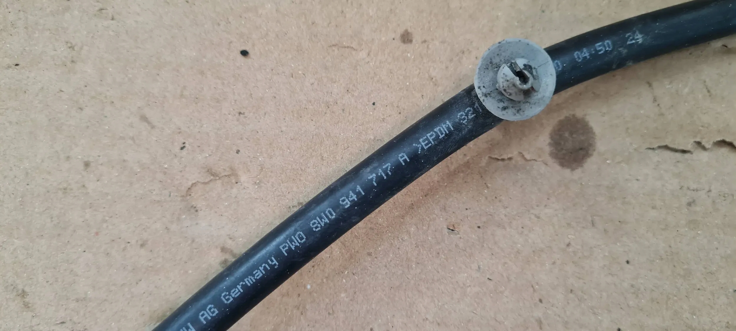 A4 S4 B9 ODPOWIETRZNIK lights left front 8W0941717A