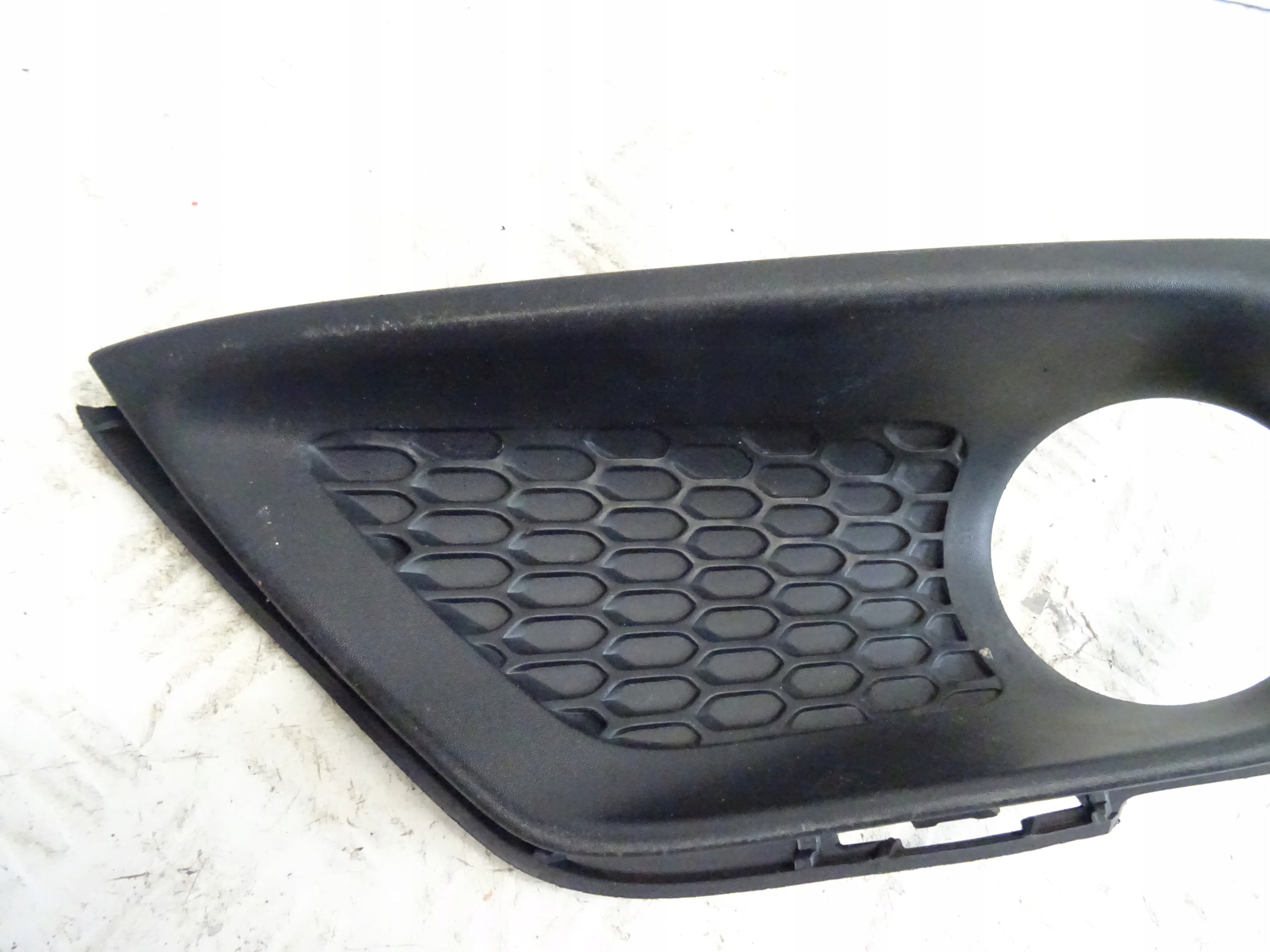 grid of a bumper front front right JEEP COMPAS II 53219509