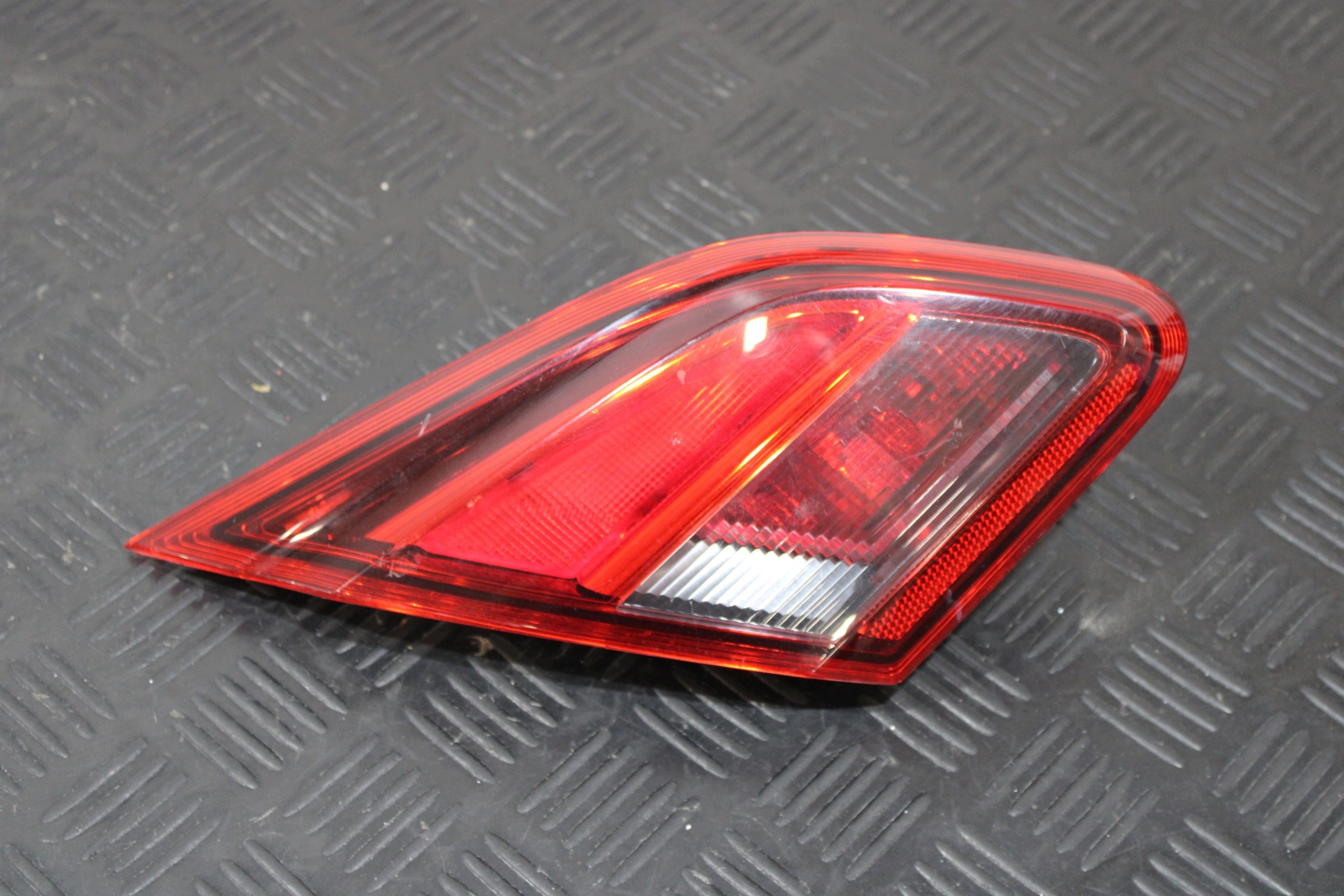 licht heckklappe kofferraum 39012623 OPEL CORSA E