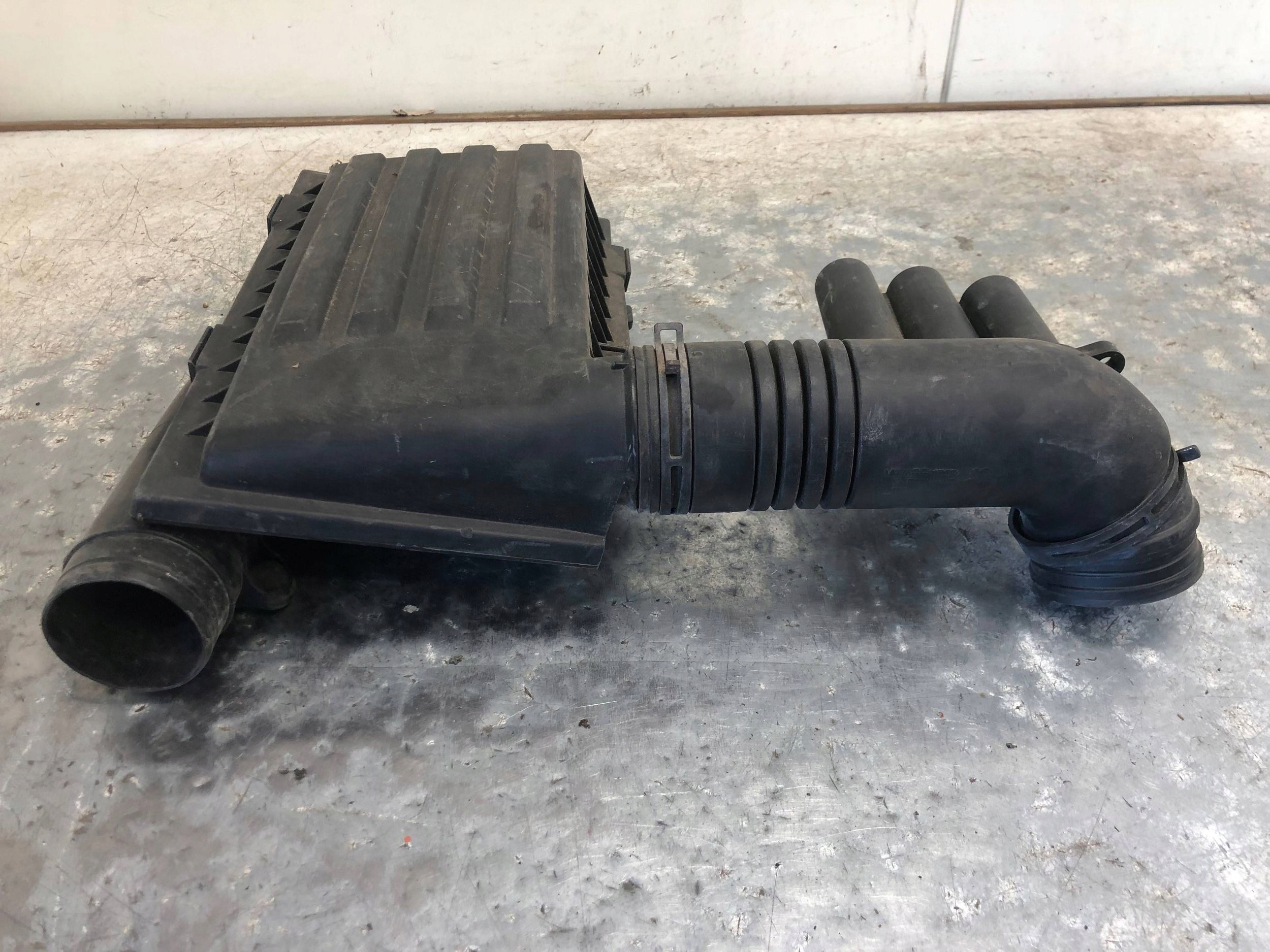 Gehäuse filter luft AUDI A3 8V 04E129611G 04E129651D