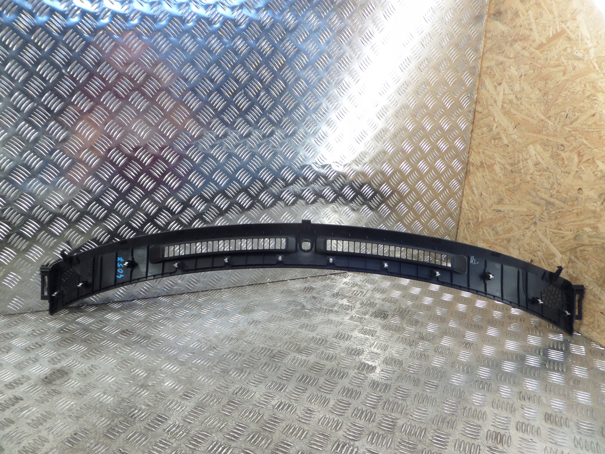 Nissan OE 68310 4EH0A torpedo plastic inner