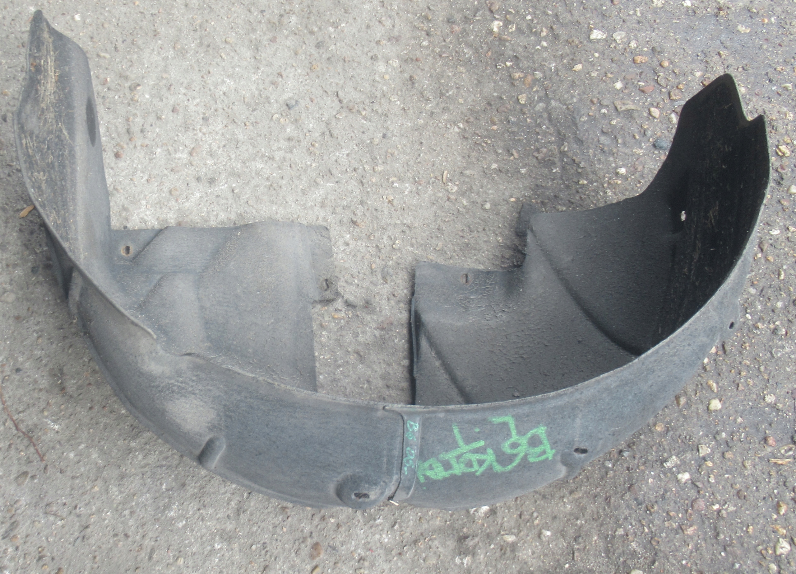 VW PASSAT B6 KOMBI 2.0 TDI 06R mudguard left rear part