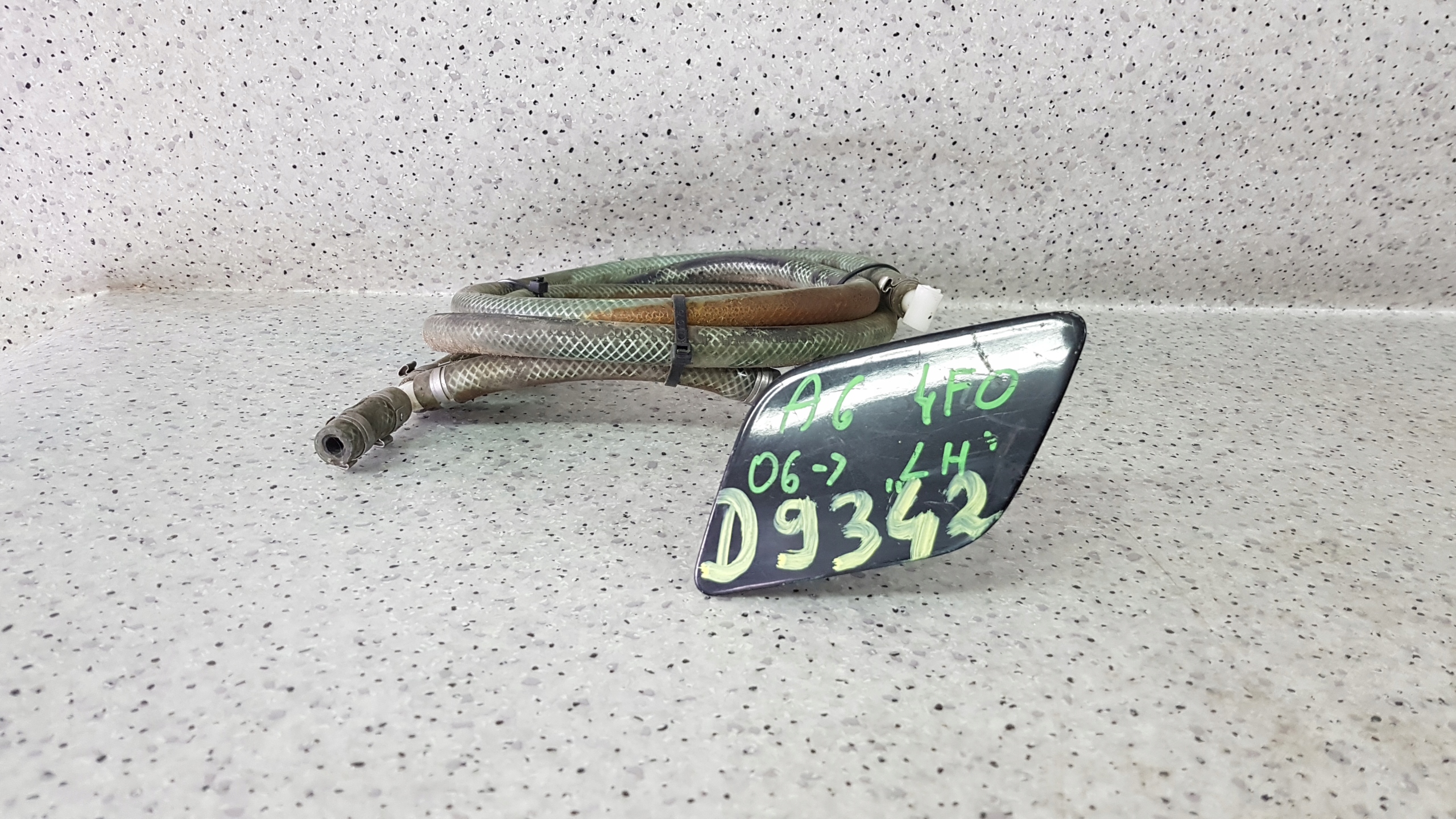 AUDI A6 C6 2006 - left washer REFLEKTOR 4F0 955 275 D 9342