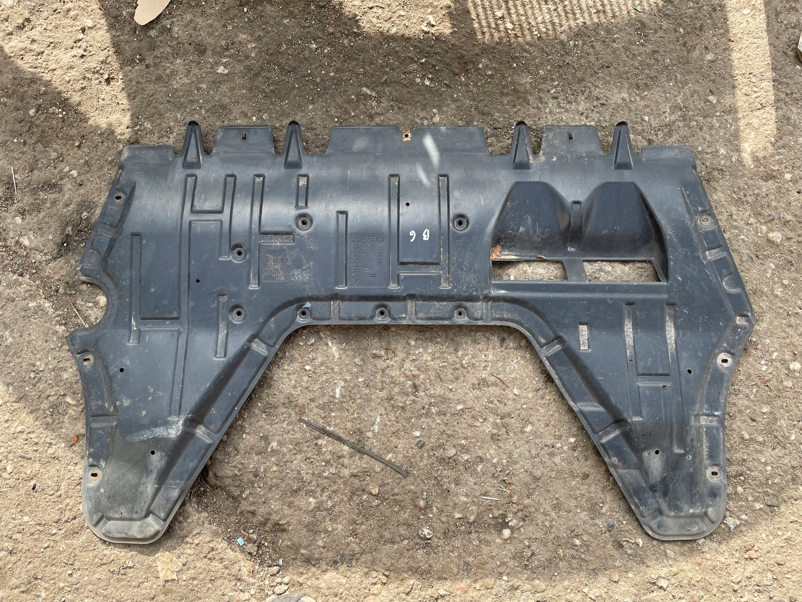 VW PASSAT B6 cover cover below engine 3C0825237D