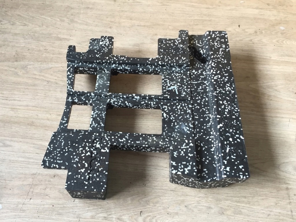 STYROPIAN PODŁOGI BAGAŻNIKA PIANKA LEWY TESLA X Jakość części (zgodnie z GVO) O - oryginał z logo producenta pojazdu (OE)