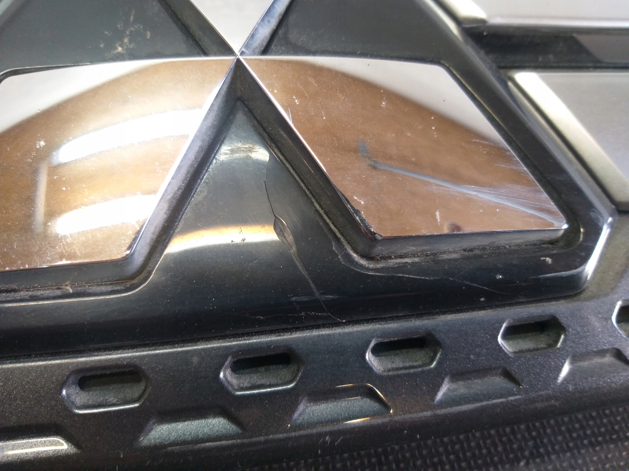 GRILLE MITSUBISHI OUTLANDER III 3 LIFT 18