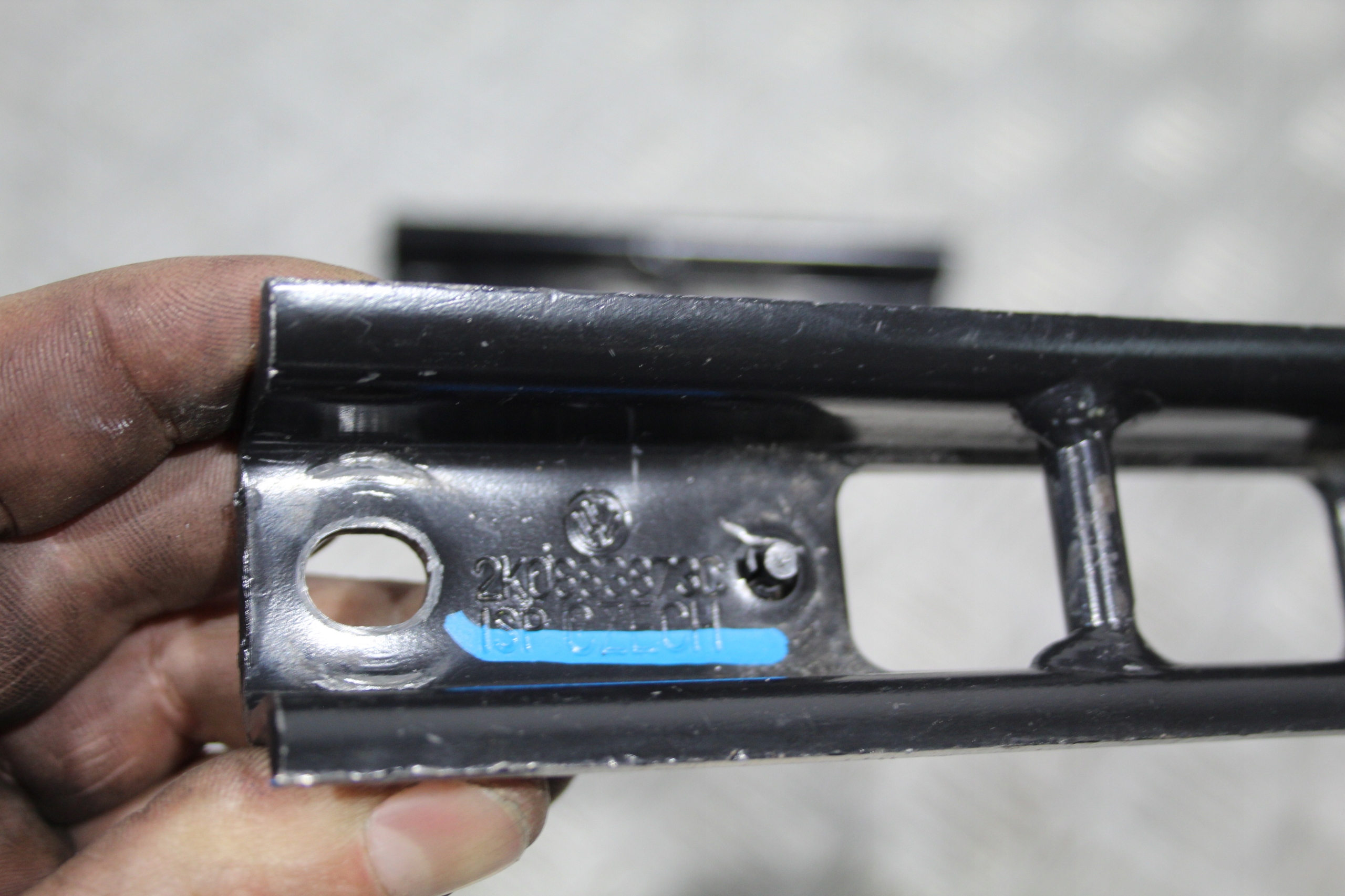 SUPPORT PLAQUE SIÈGE VW CADDY 2K0 2K5 2K0883873C