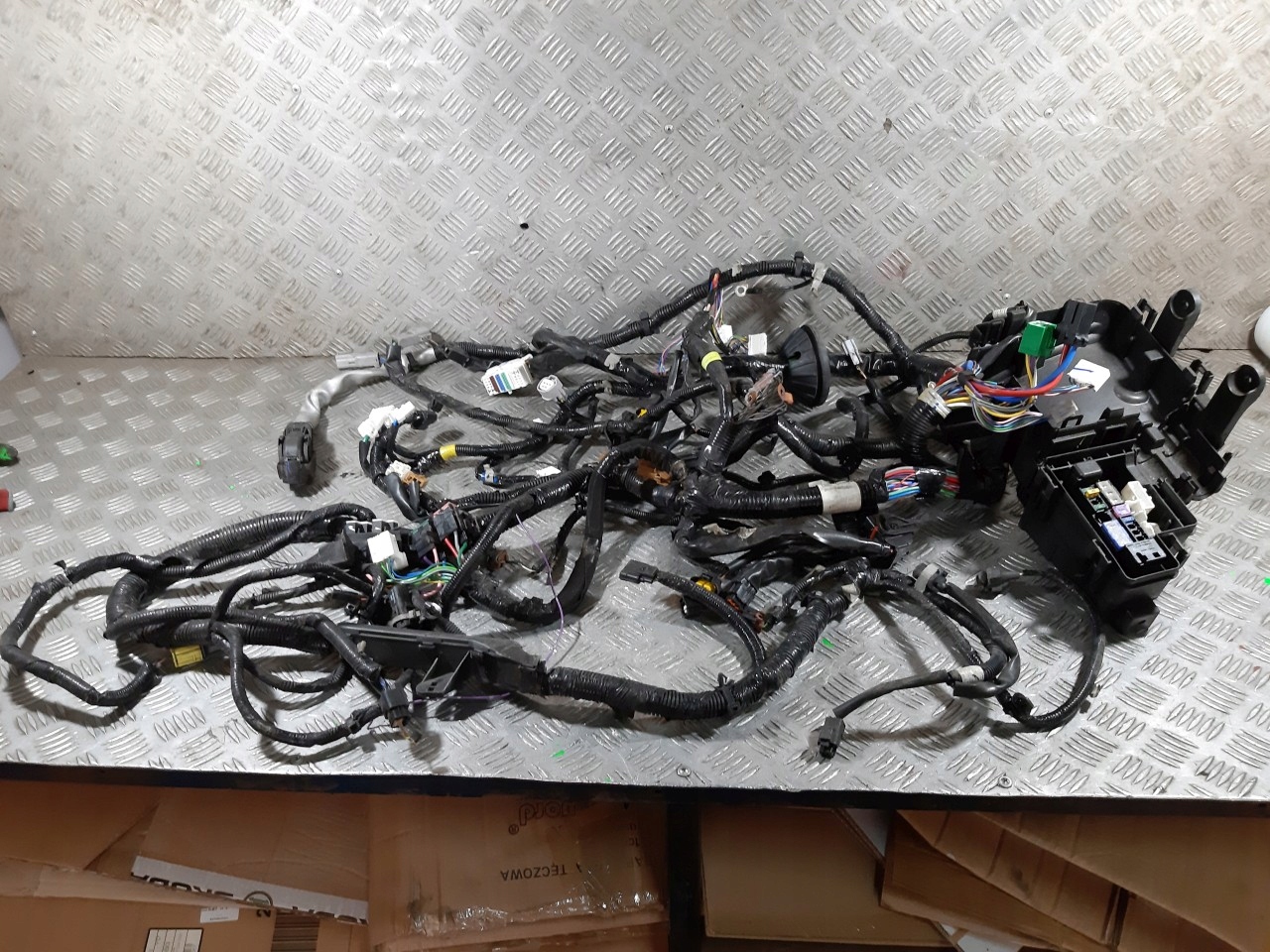 240124FG0B - NISSAN QASHQAI J11 1.6 15R жгут проводов моторного отсека