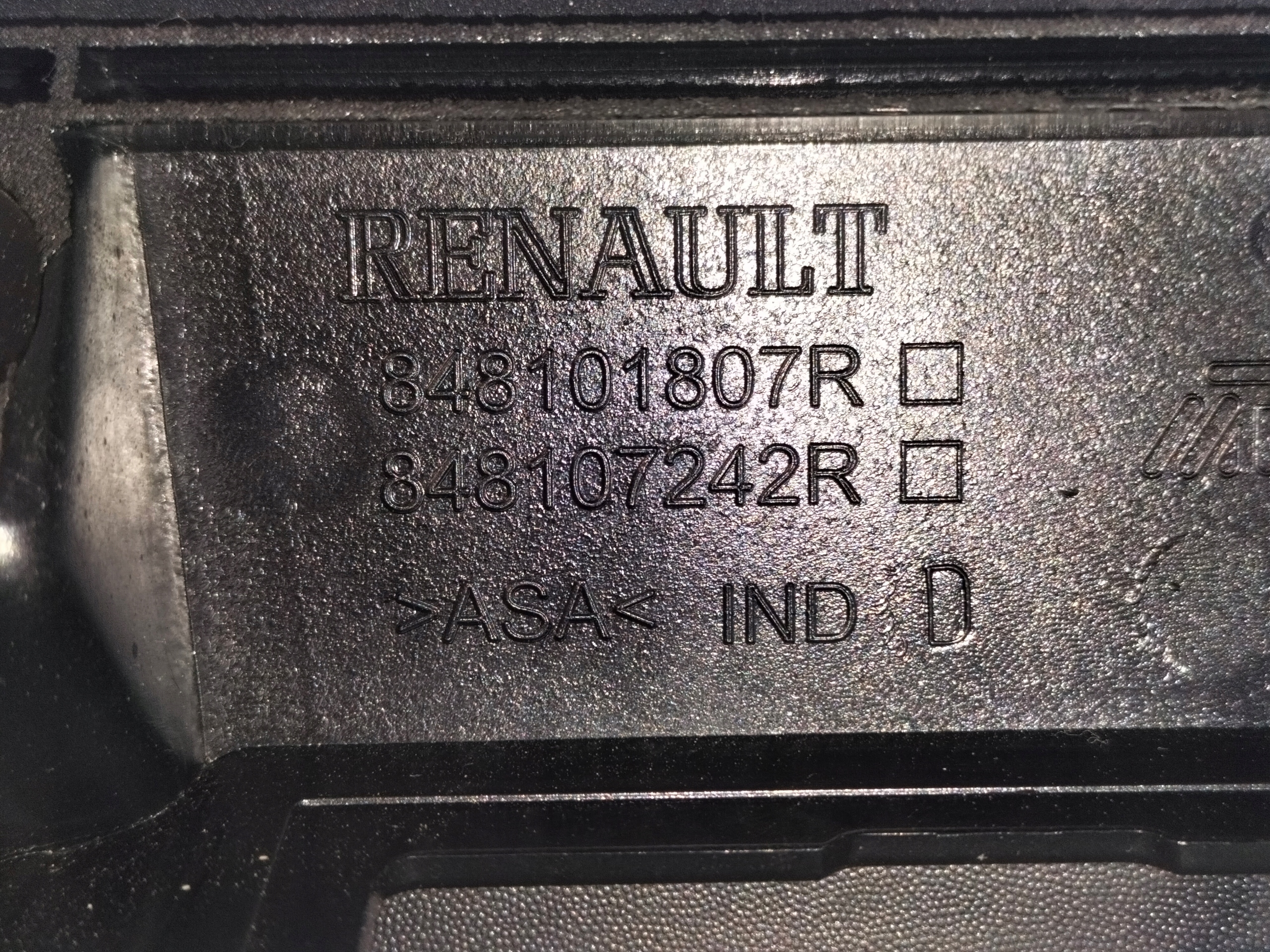 cap moulding bonnet rear part DACIA DUSTER II 17