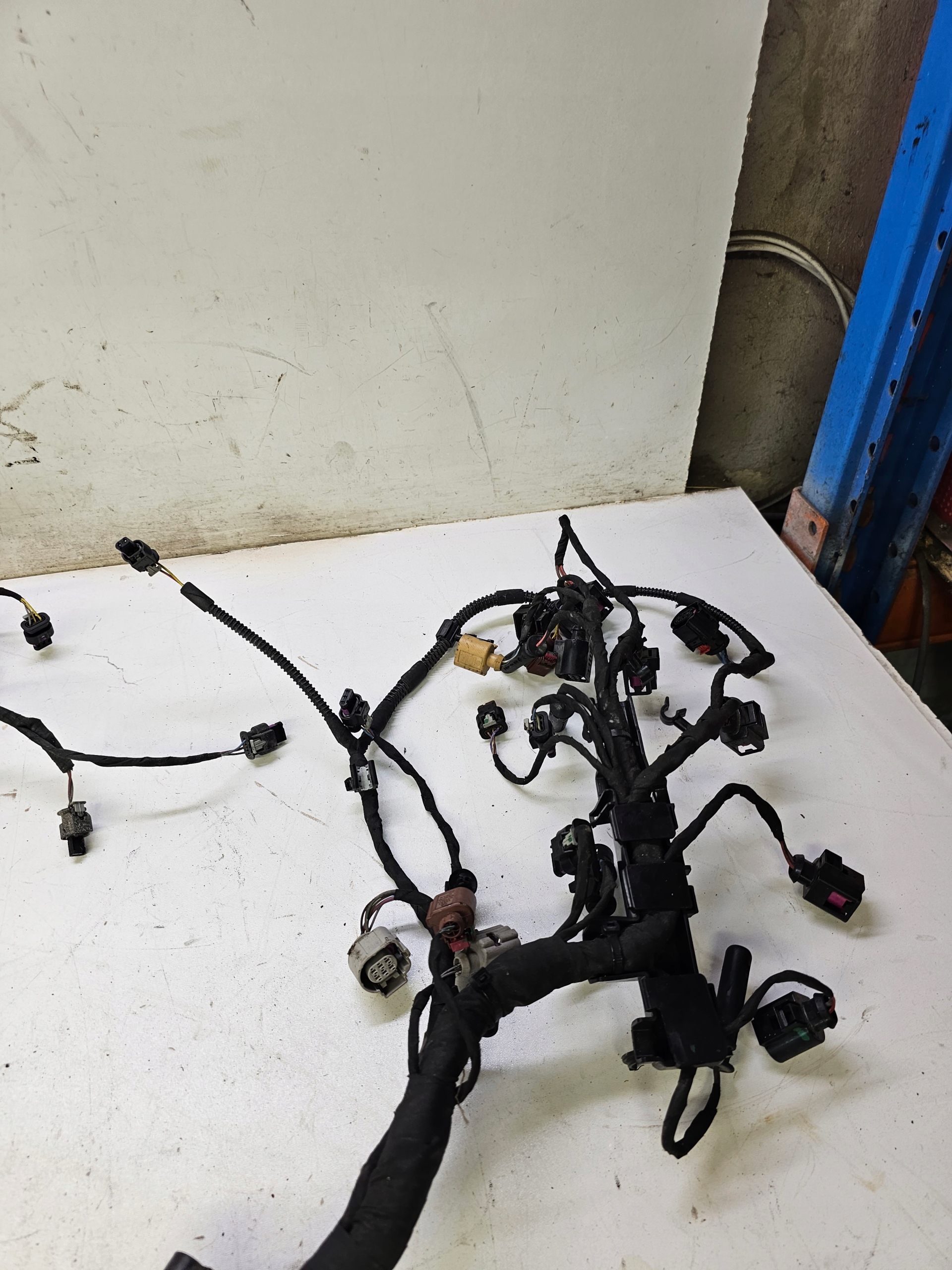 bundle of the engine AUDI A6 C8 A4 B9 2.0 TDI 05L971595T
