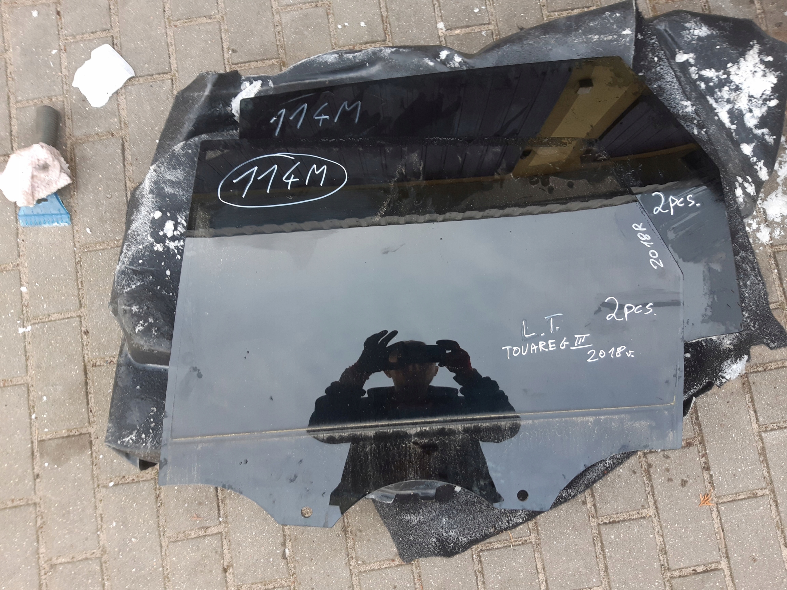 СТЕКЛО ЗАДНЕЙ ЛЕВОЙ ДВЕРИ VW TOUAREG III 2018