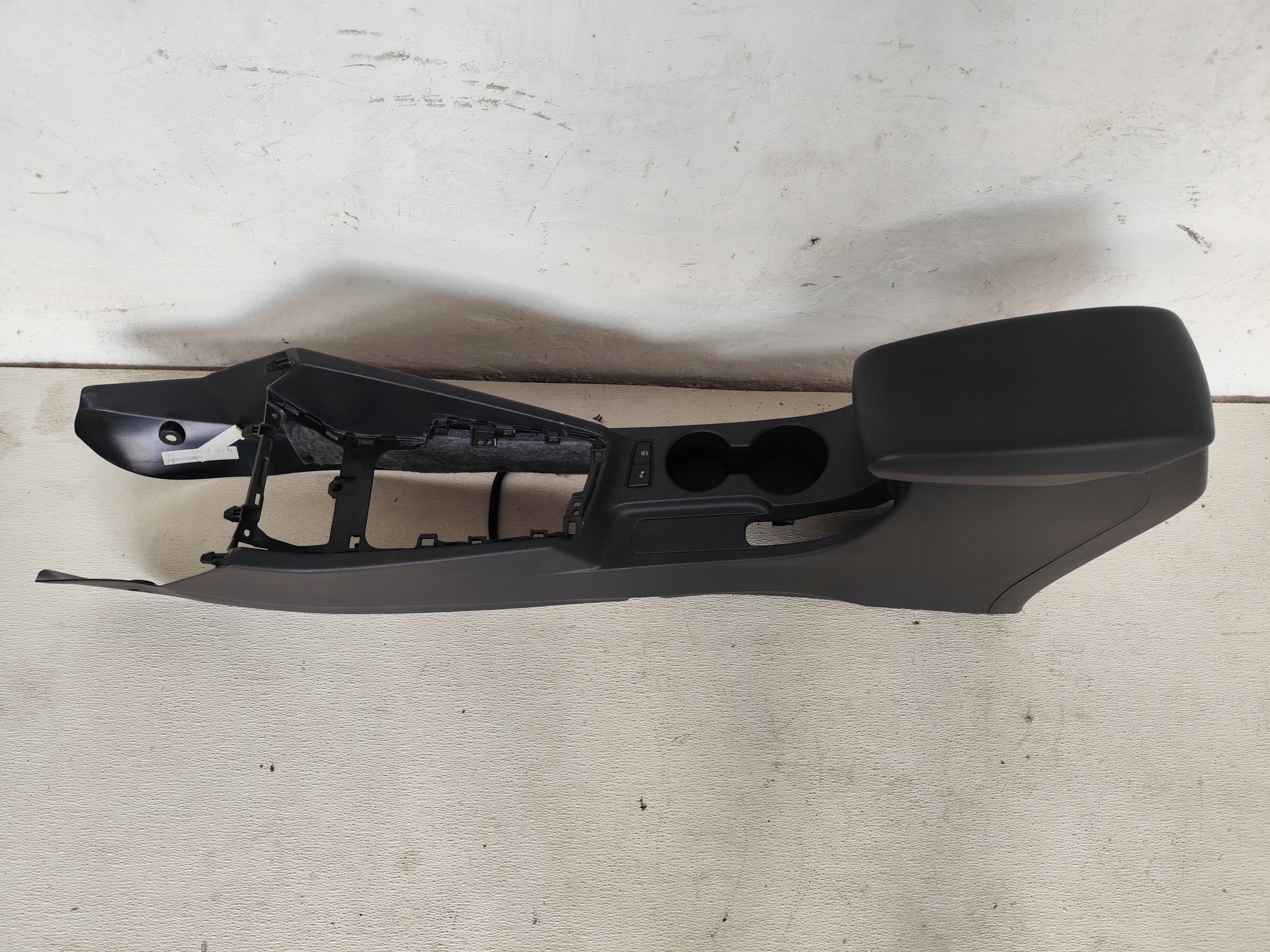 HYUNDAI I20 II 2016 3D TUNEL central armrest