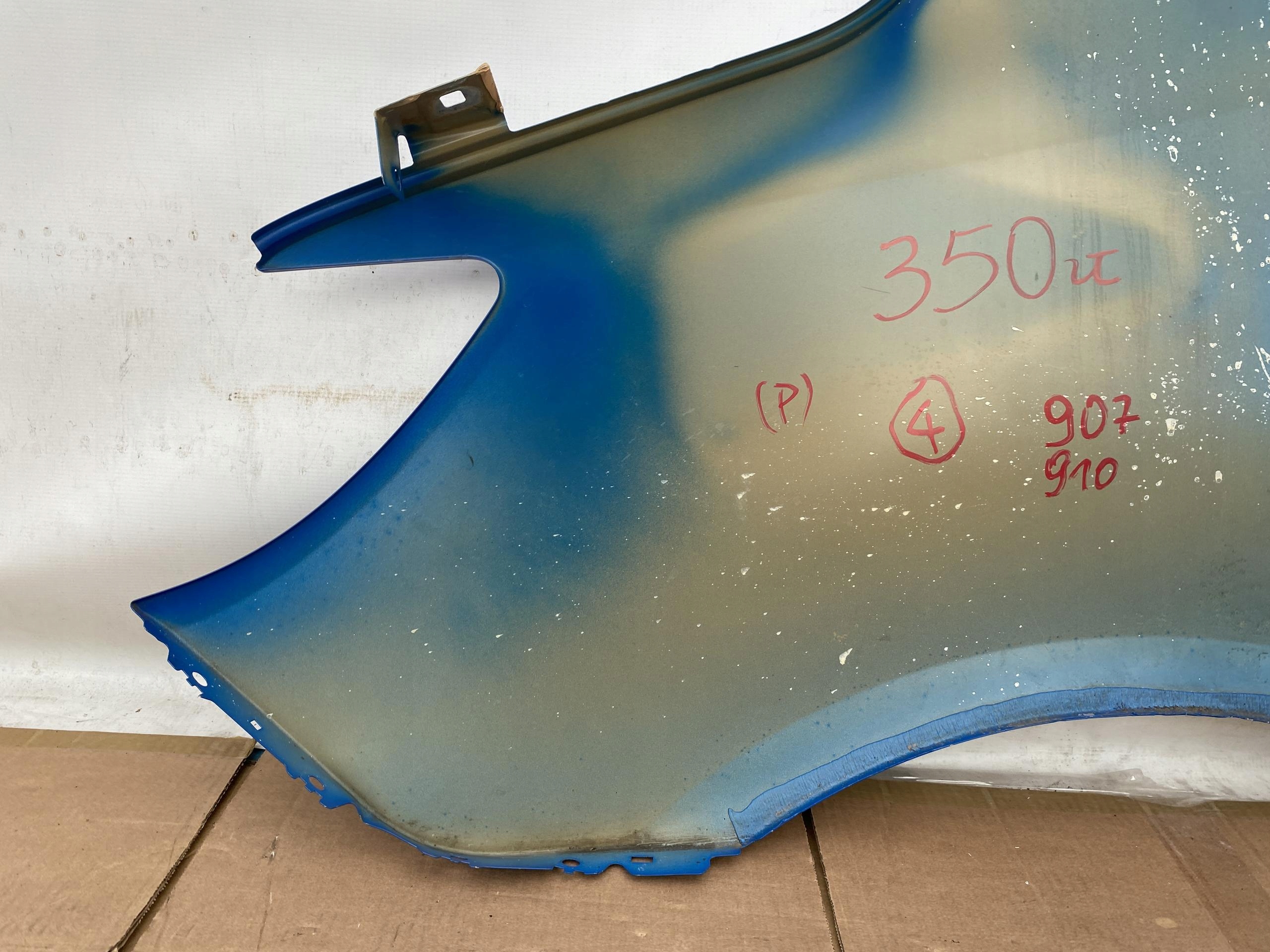 SPRINTER 907 910 17- fender front right graphitic/blue