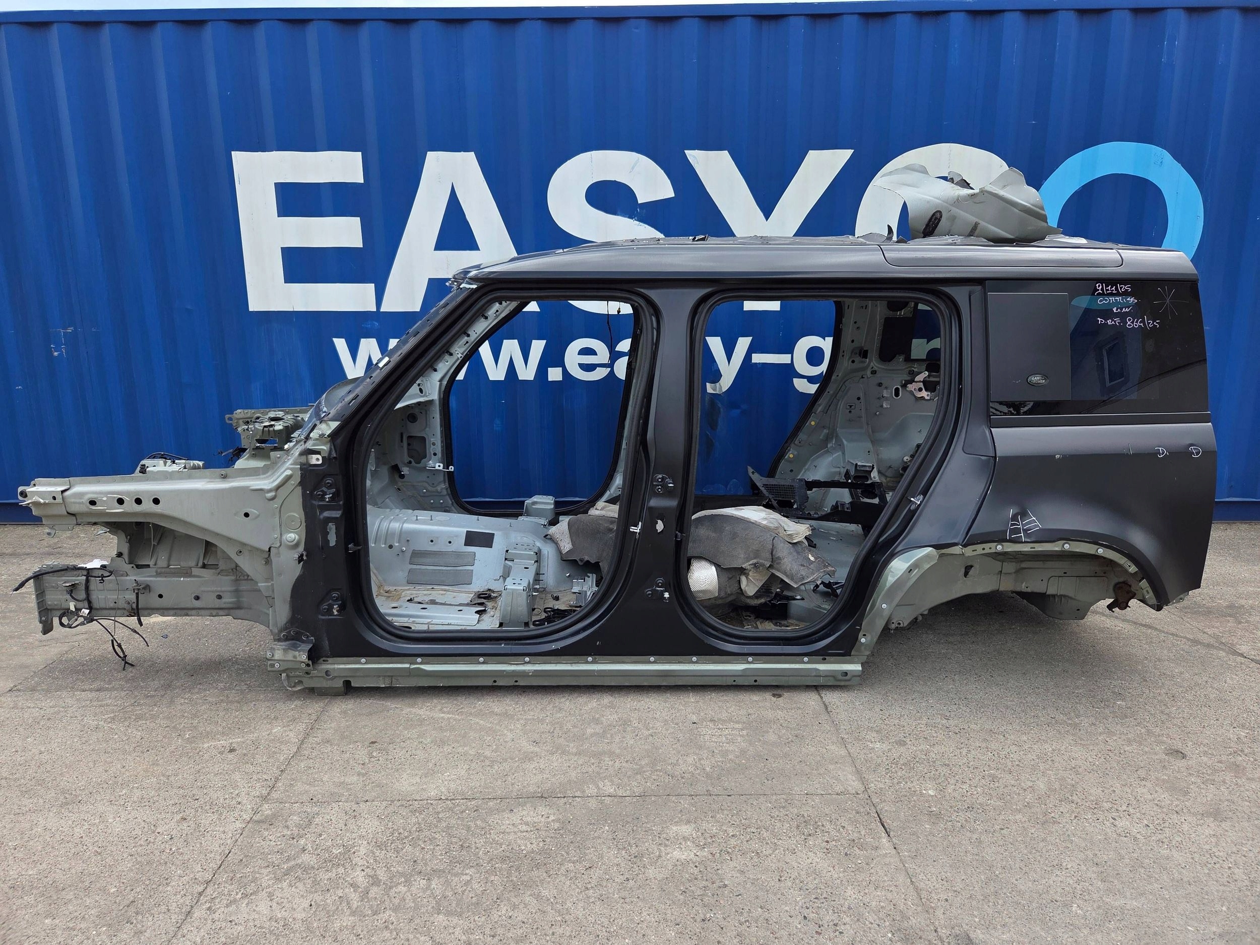 Land Rover Defender L663 četvrtina stražnja lijeva