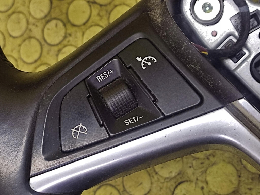 OPEL INSIGNIA lenkrad 13316547